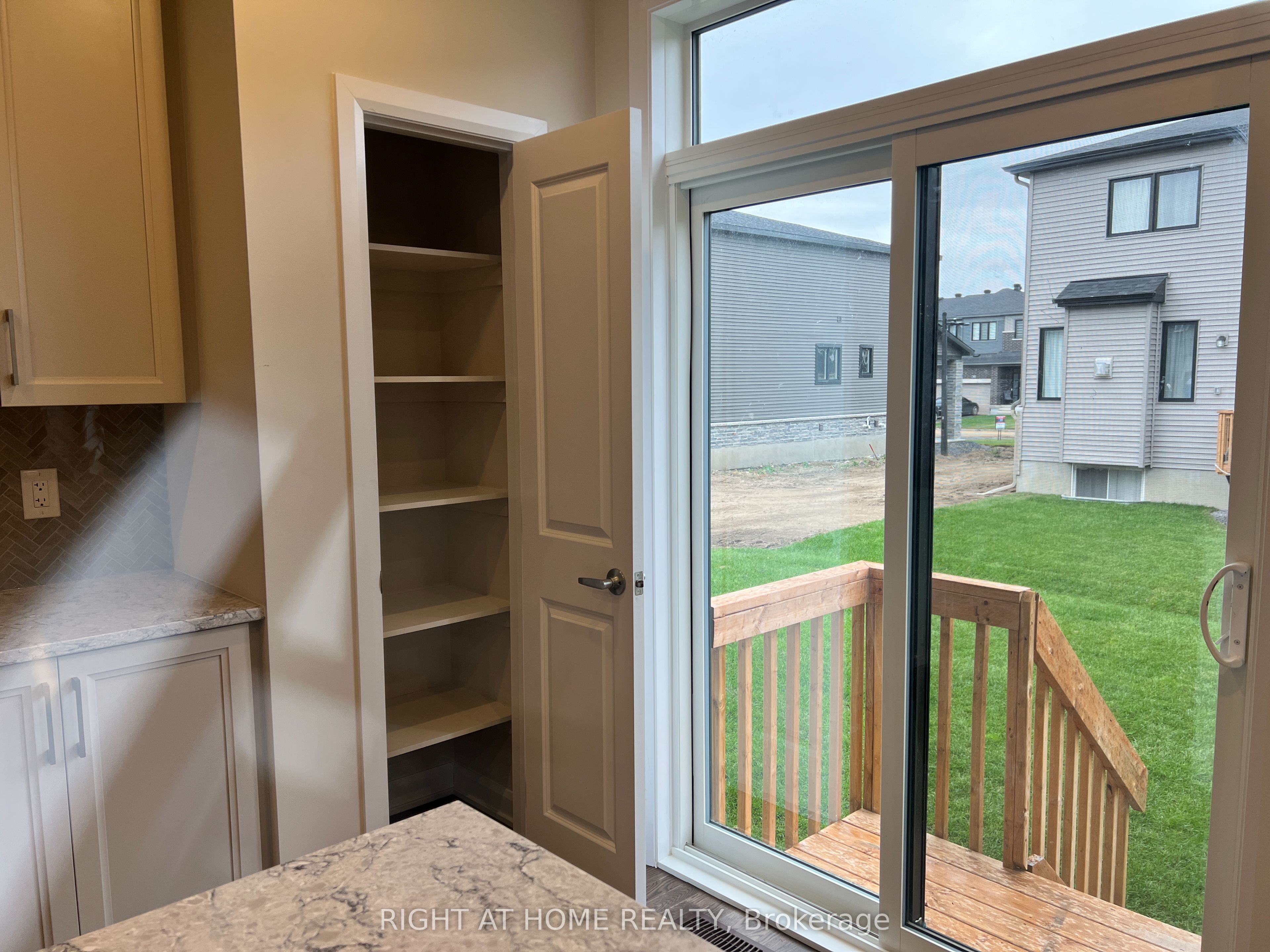 595 Lilith Street Property Photo 14
