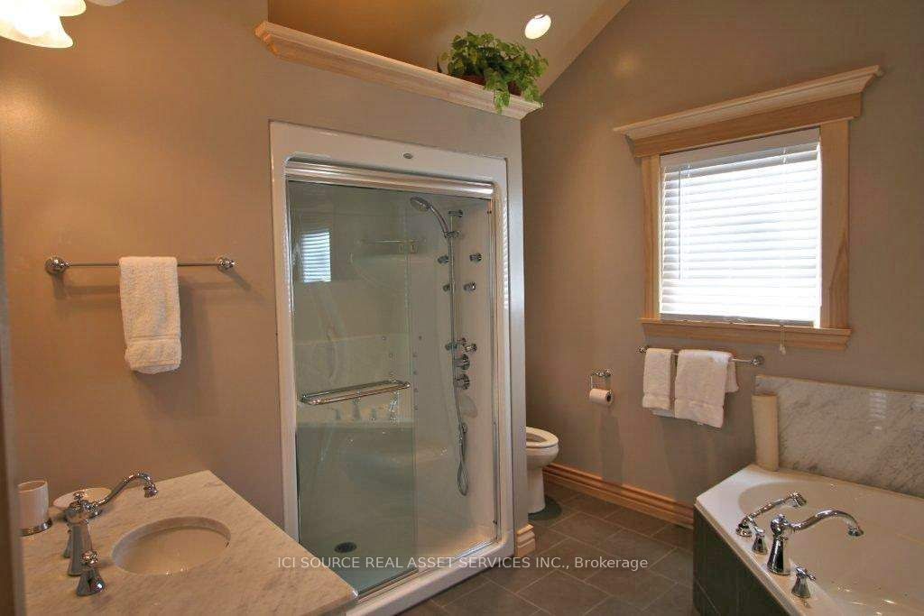 1016 Twin Pine Lane A Property Photo 15