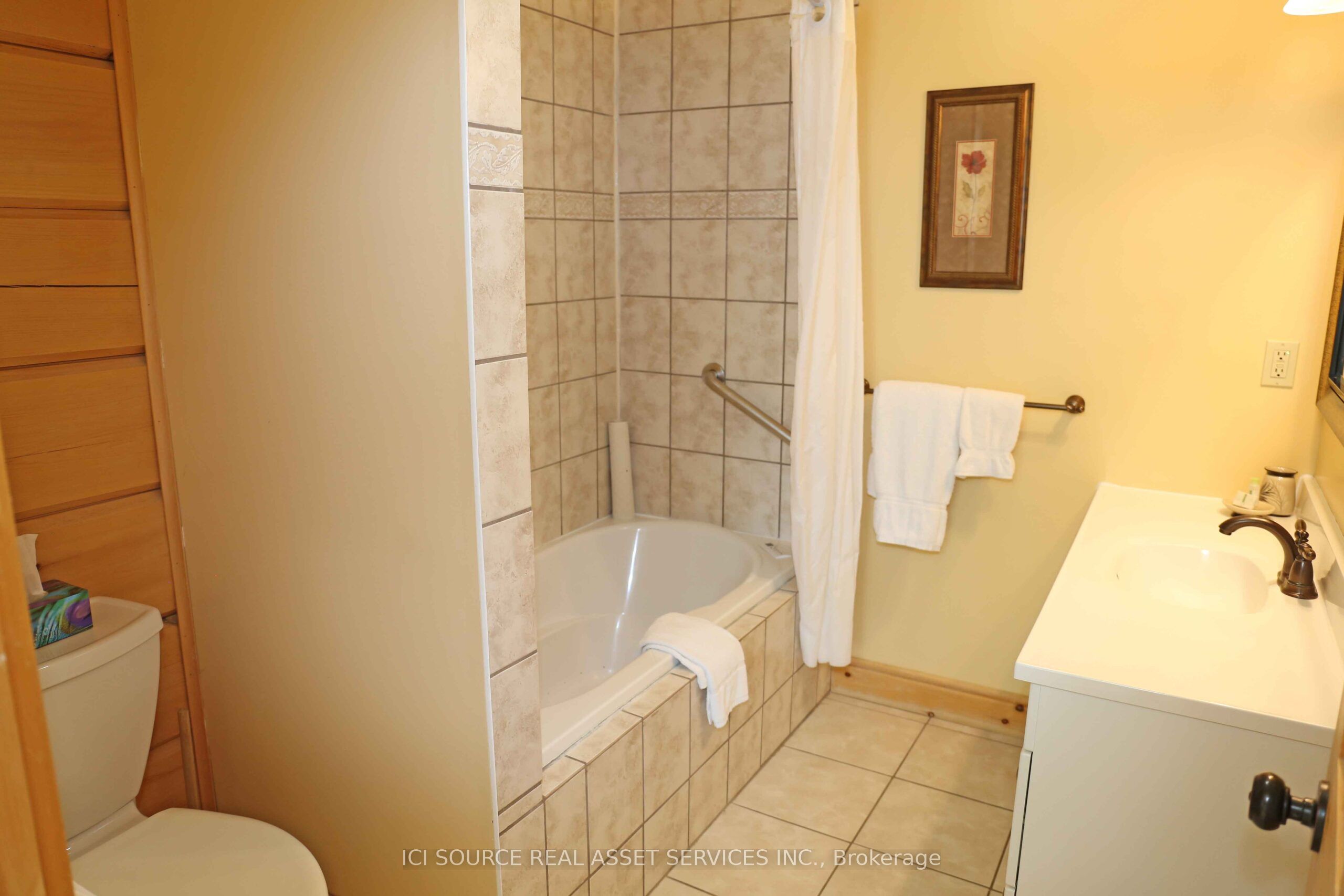 1016 Twin Pine Lane C Property Photo 8