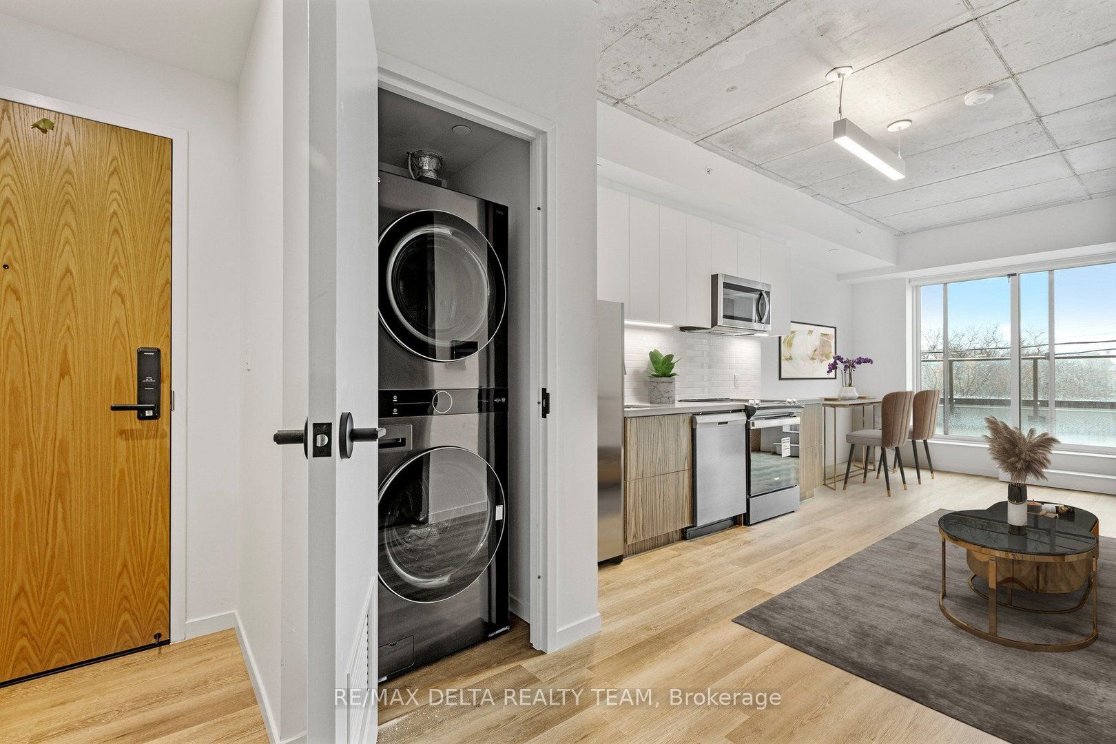 18 Hamilton Avenue N 412 Property Photo 7