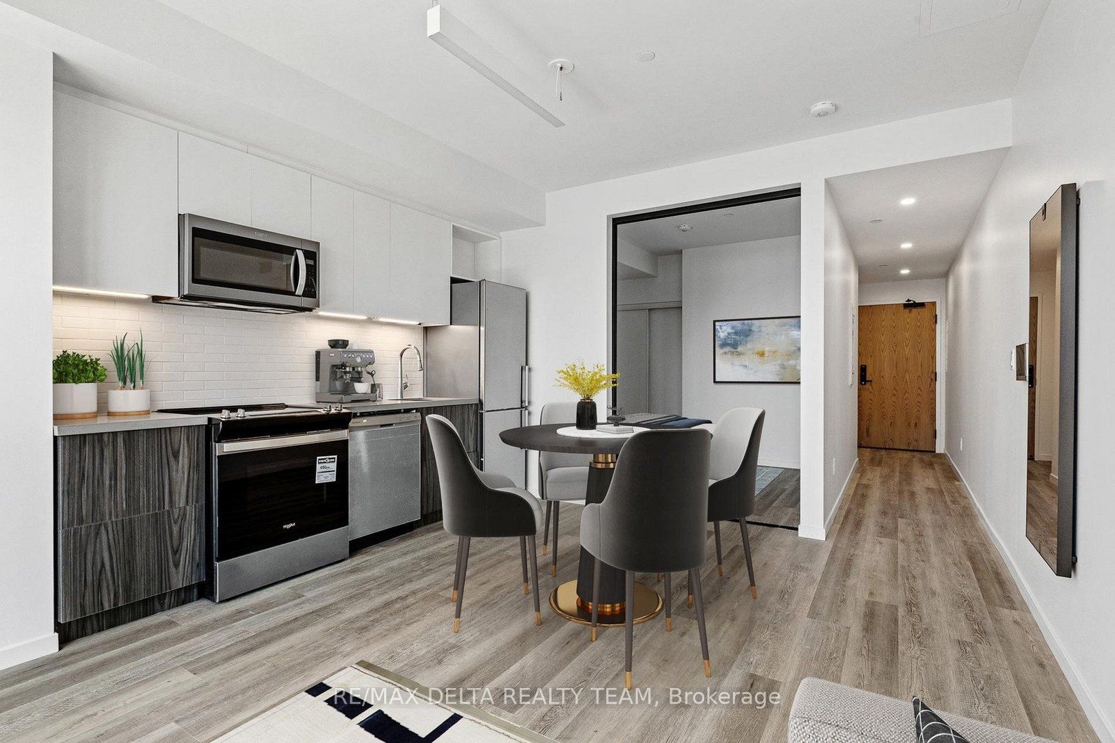 18 Hamilton Avenue N 412 Property Photo 8