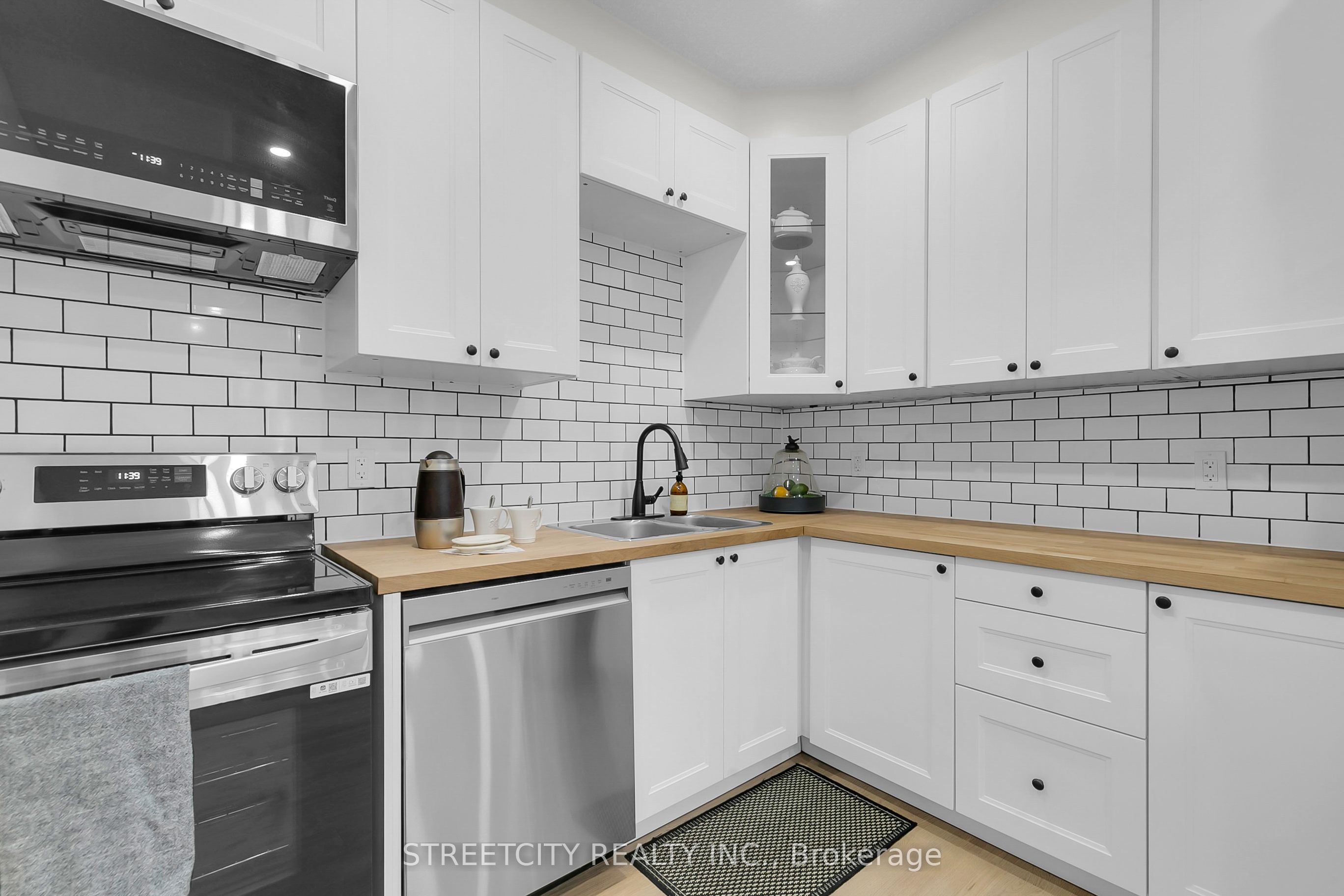 120 Bridge Street Property Photo 9