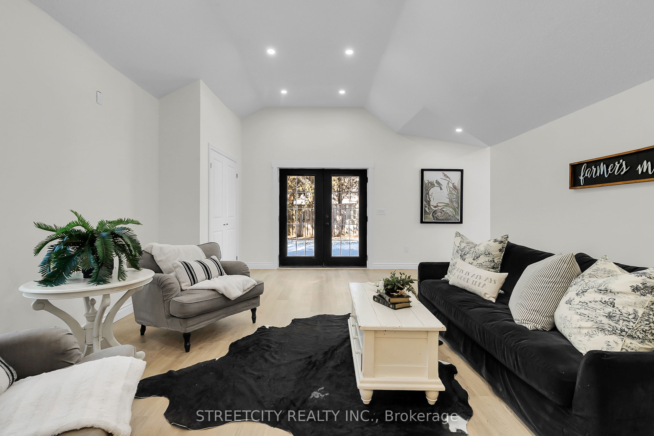 120 Bridge Street Property Photo 12