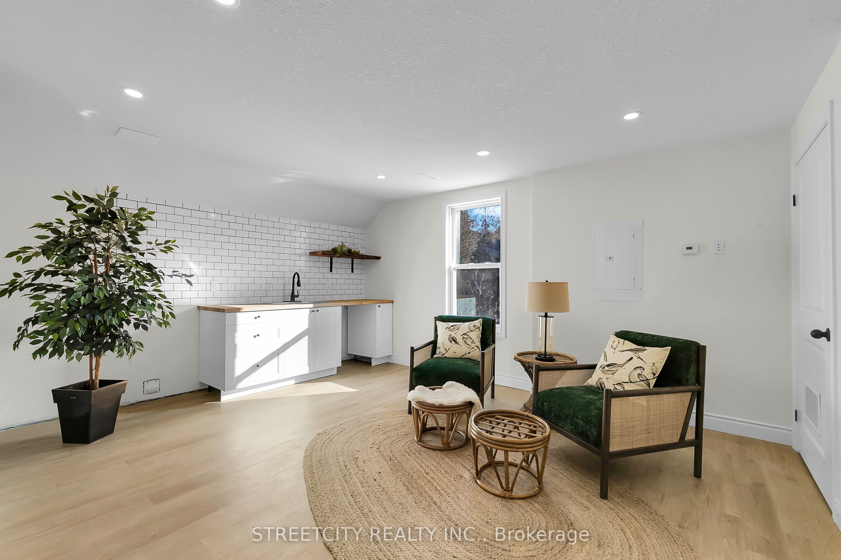 120 Bridge Street Property Photo 23