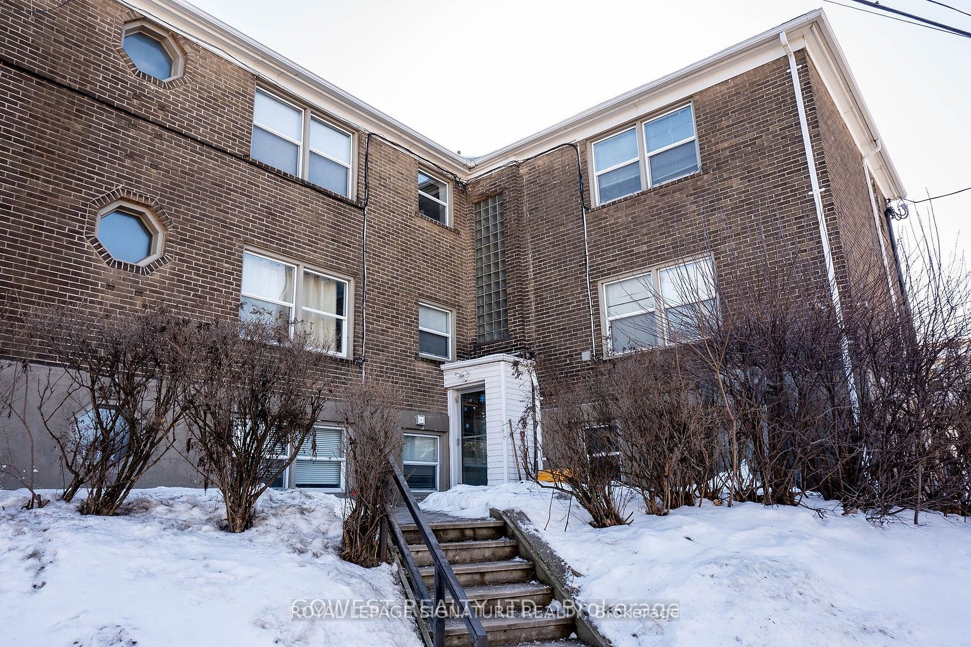 99 Douglas St W Property Photo