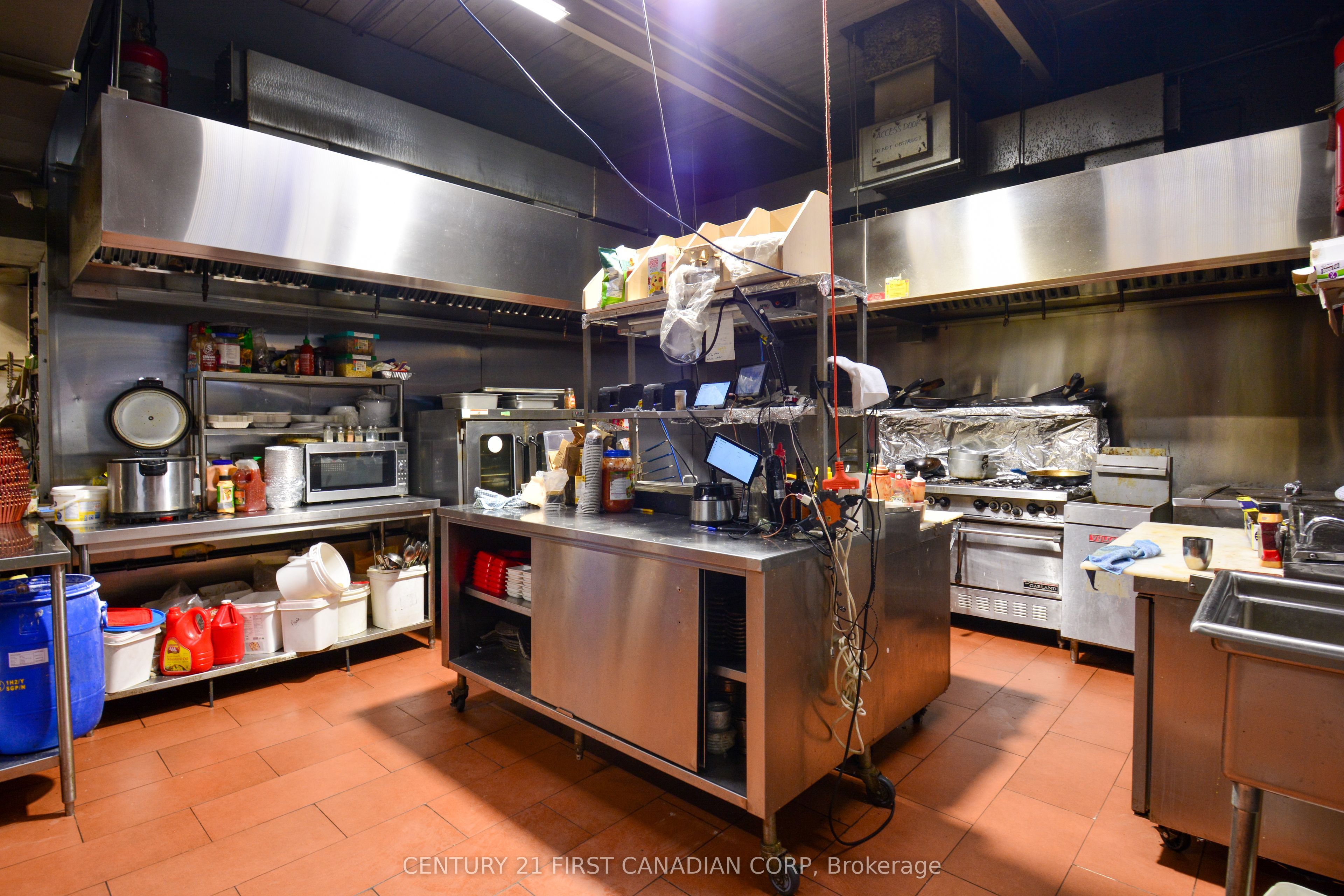 1682 Dundas Street Property Photo 22