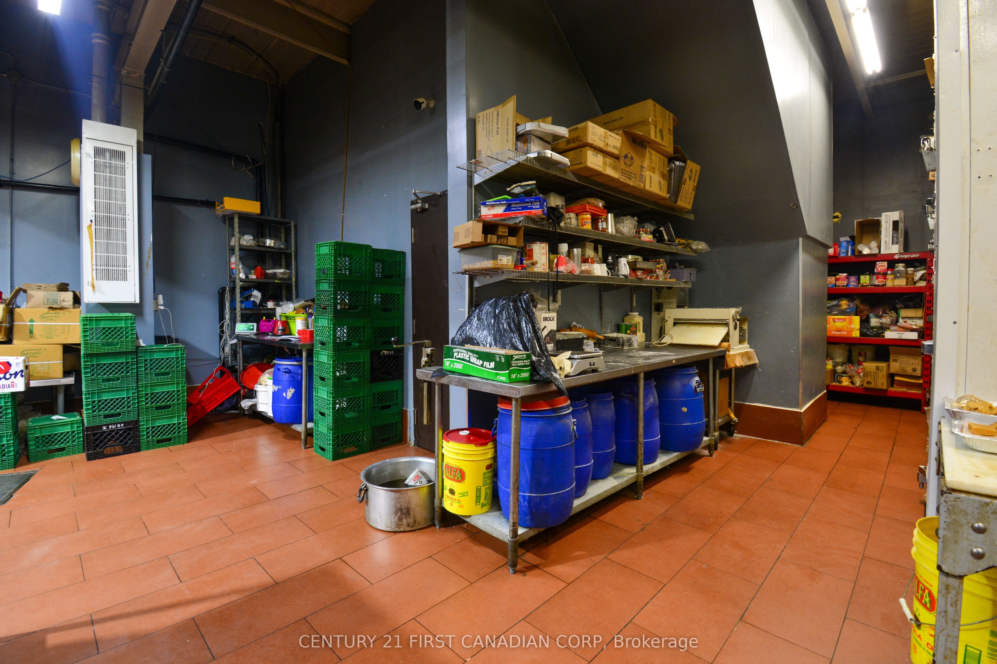 1682 Dundas Street Property Photo 32