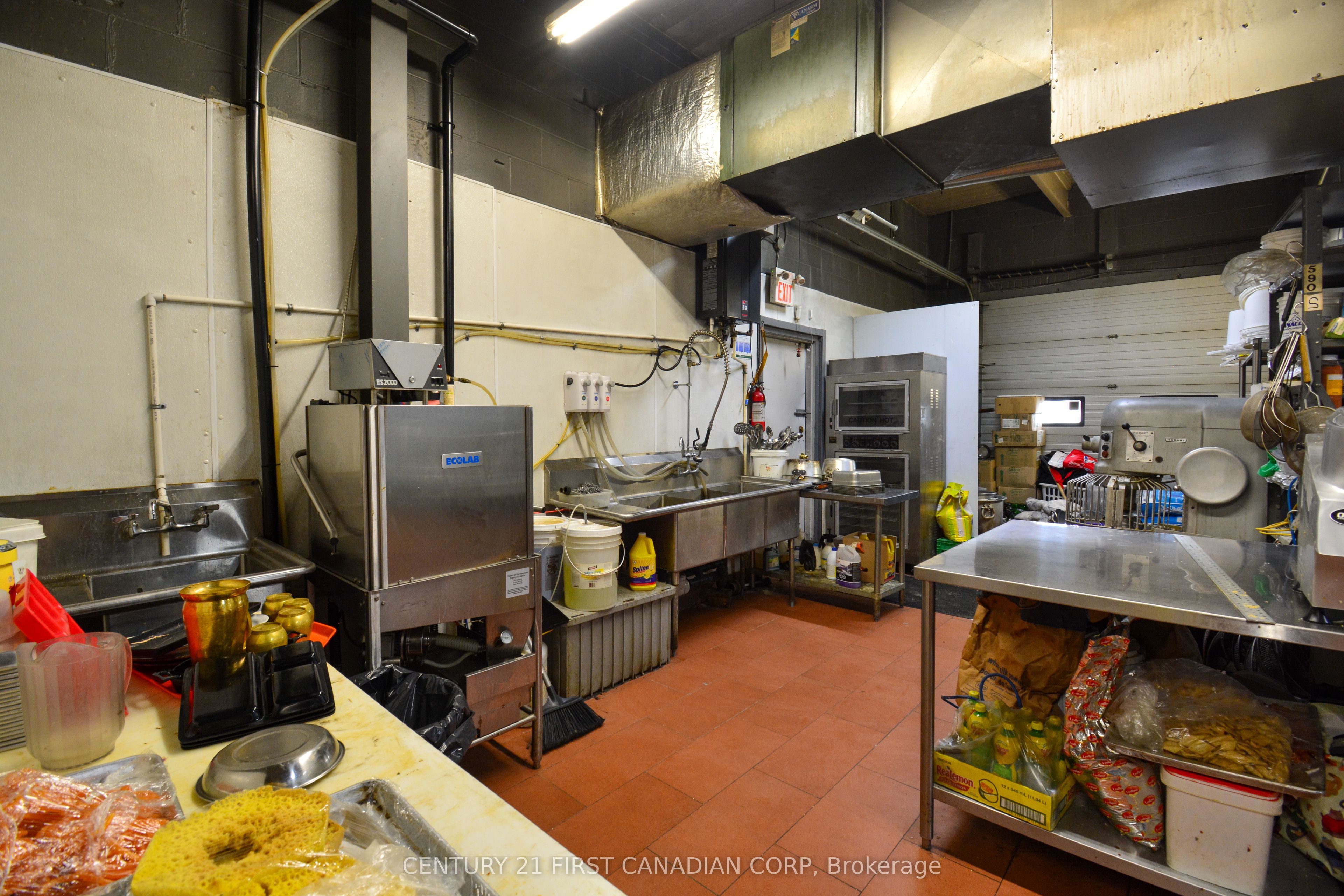 1682 Dundas Street Property Photo 34