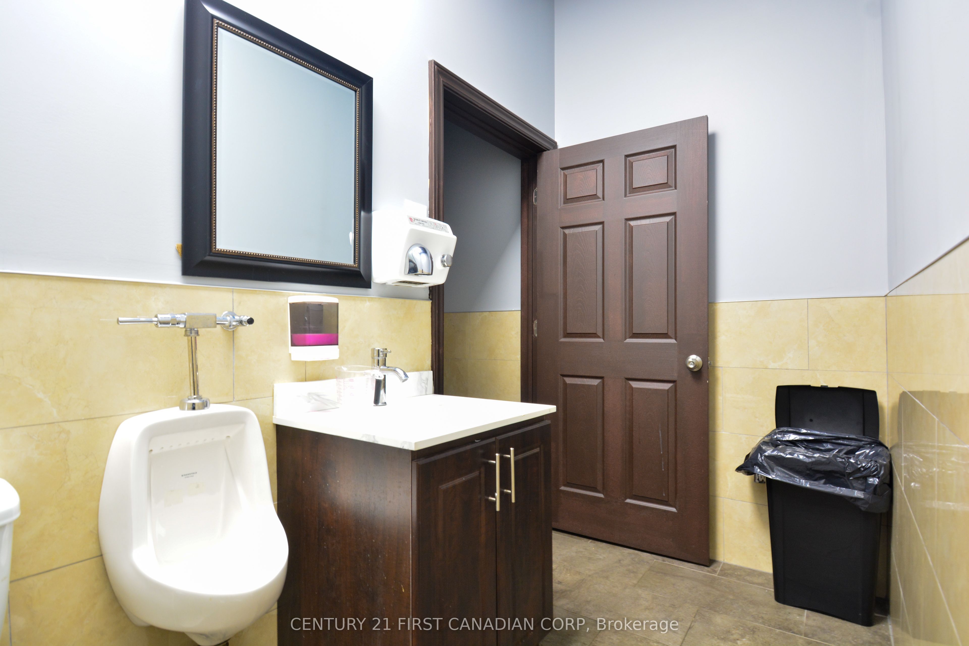 1682 Dundas Street Property Photo 41