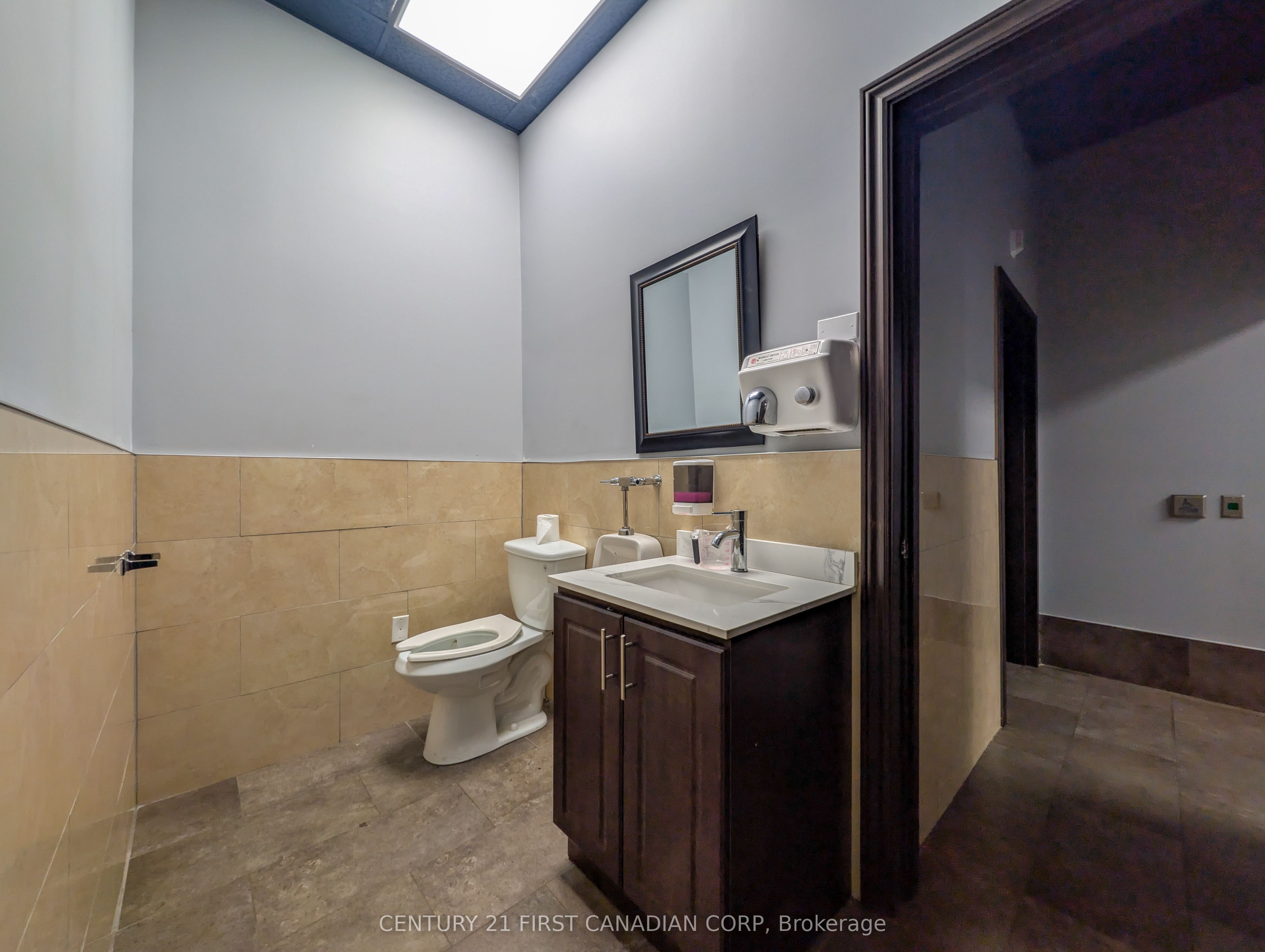 1682 Dundas Street Property Photo 50