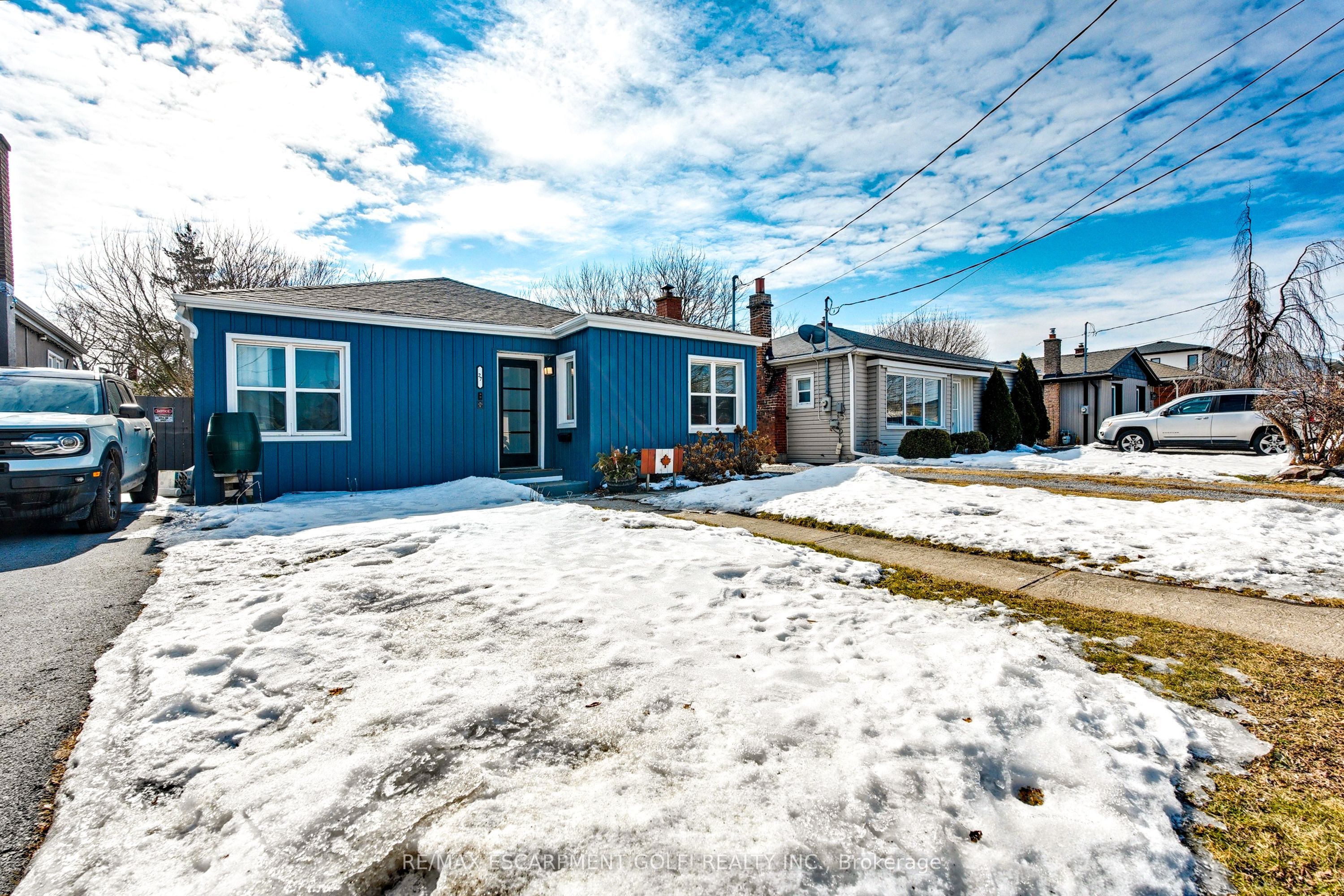 27 Grapeview Dr Property Photo