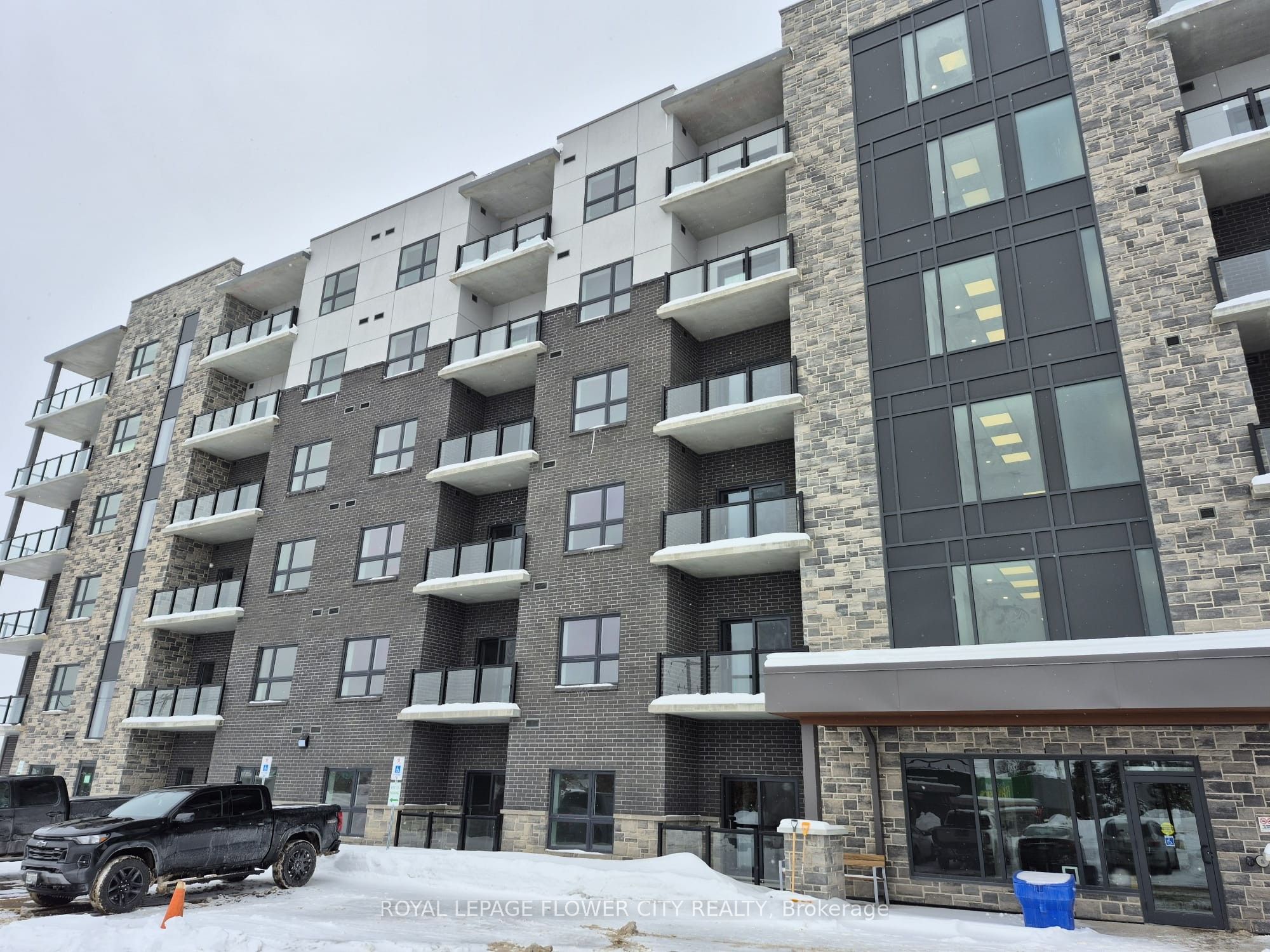 #305 - 1000 Lackner Place Property Photo