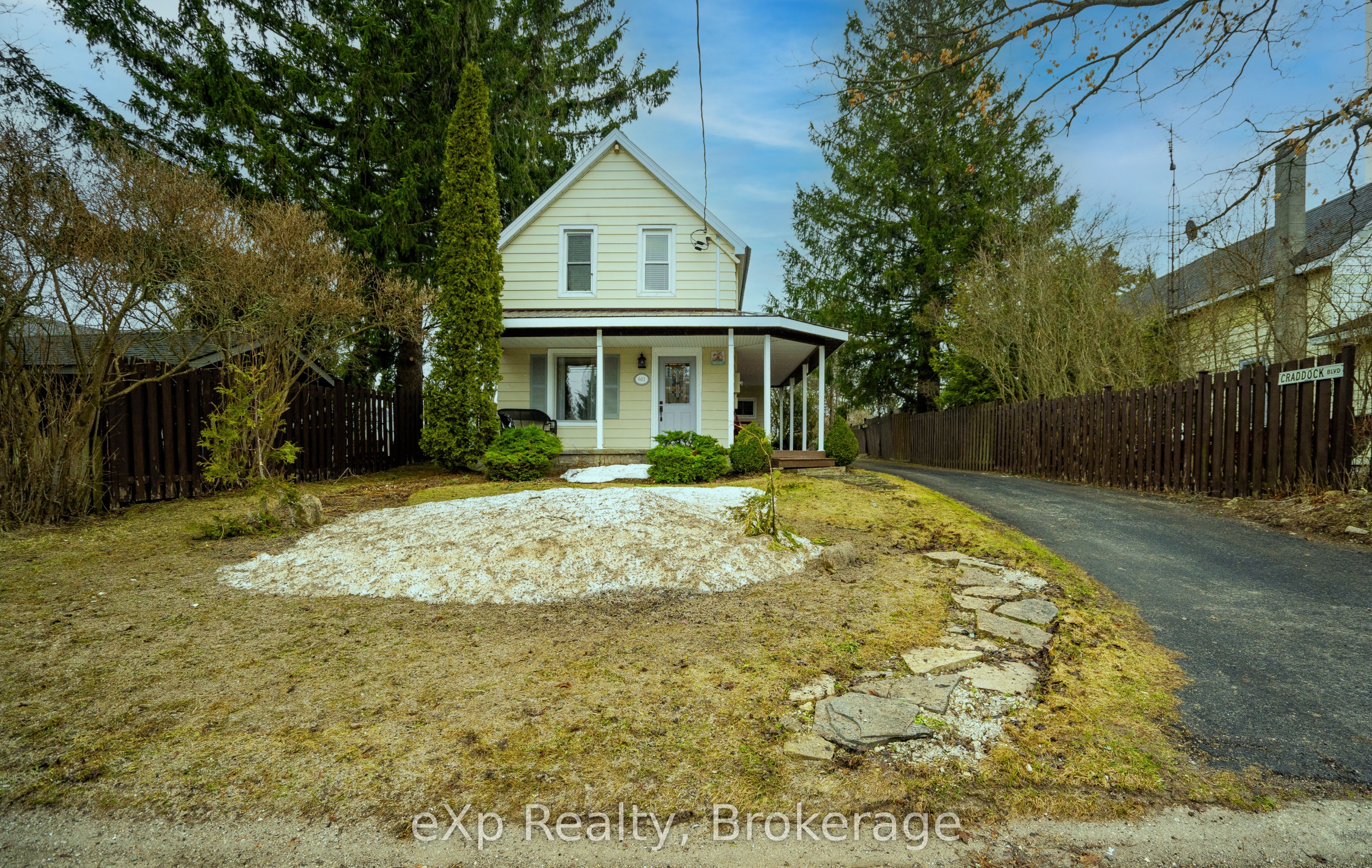 601 Dawson Street Property Photo