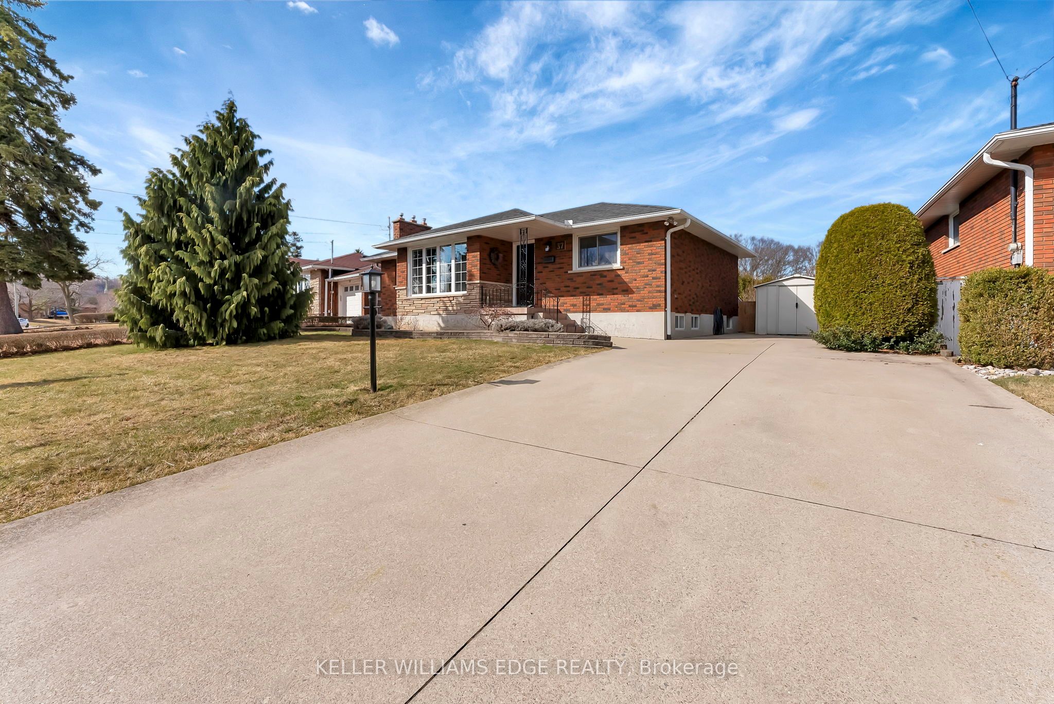 37 Woodsview Ave Property Photo 1
