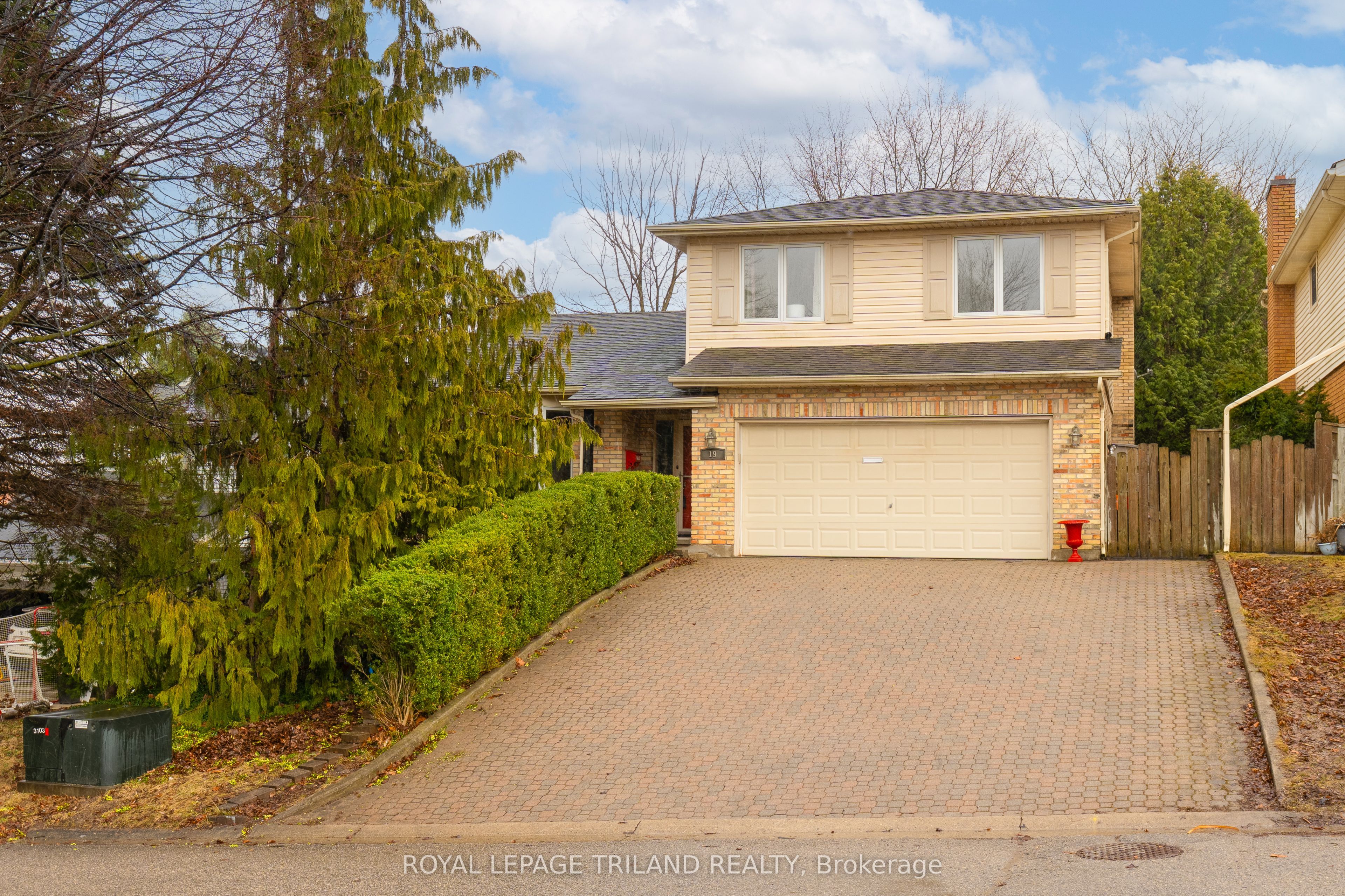 19 Chalet Crescent Property Photo