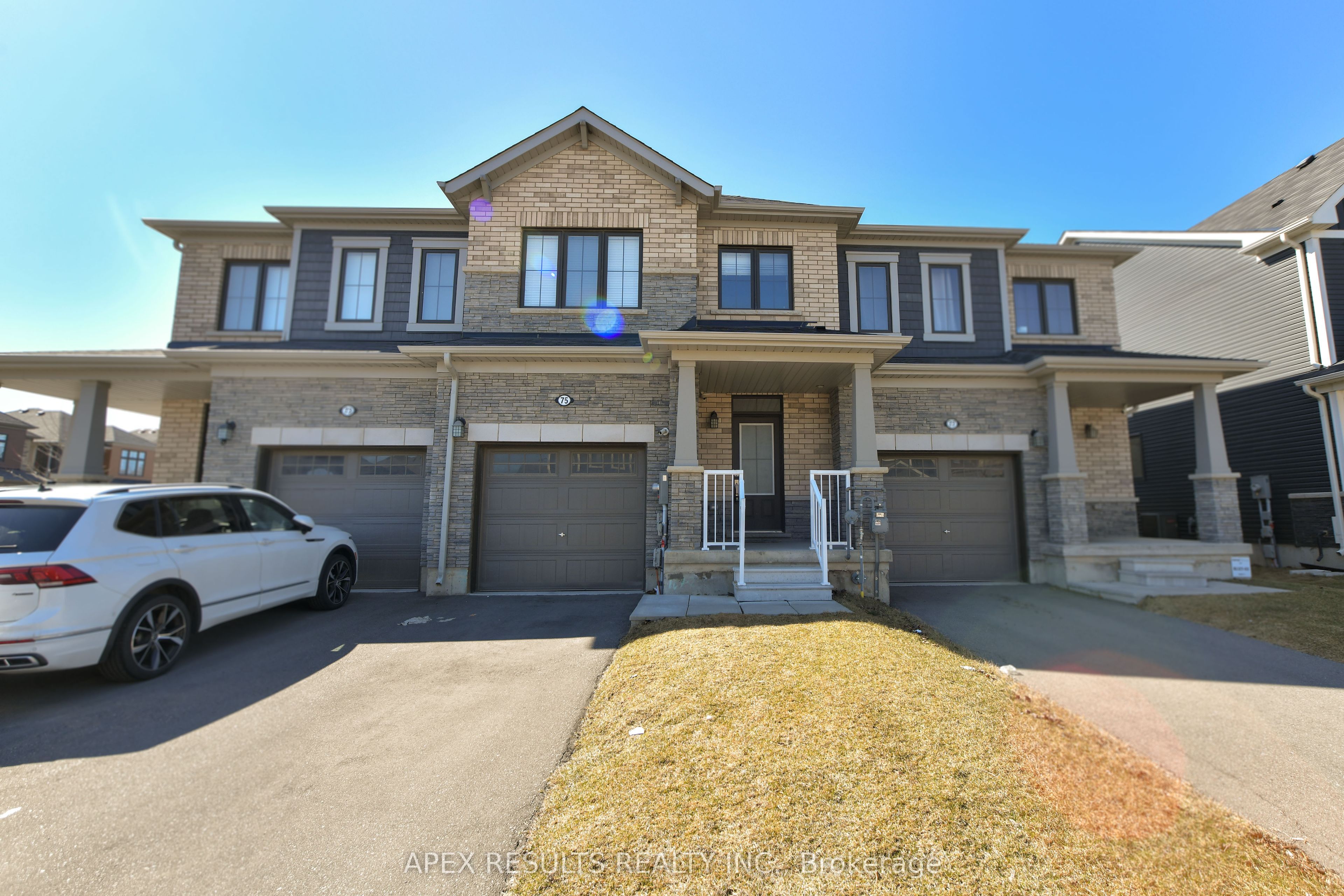 75 Oaktree Drive Property Photo