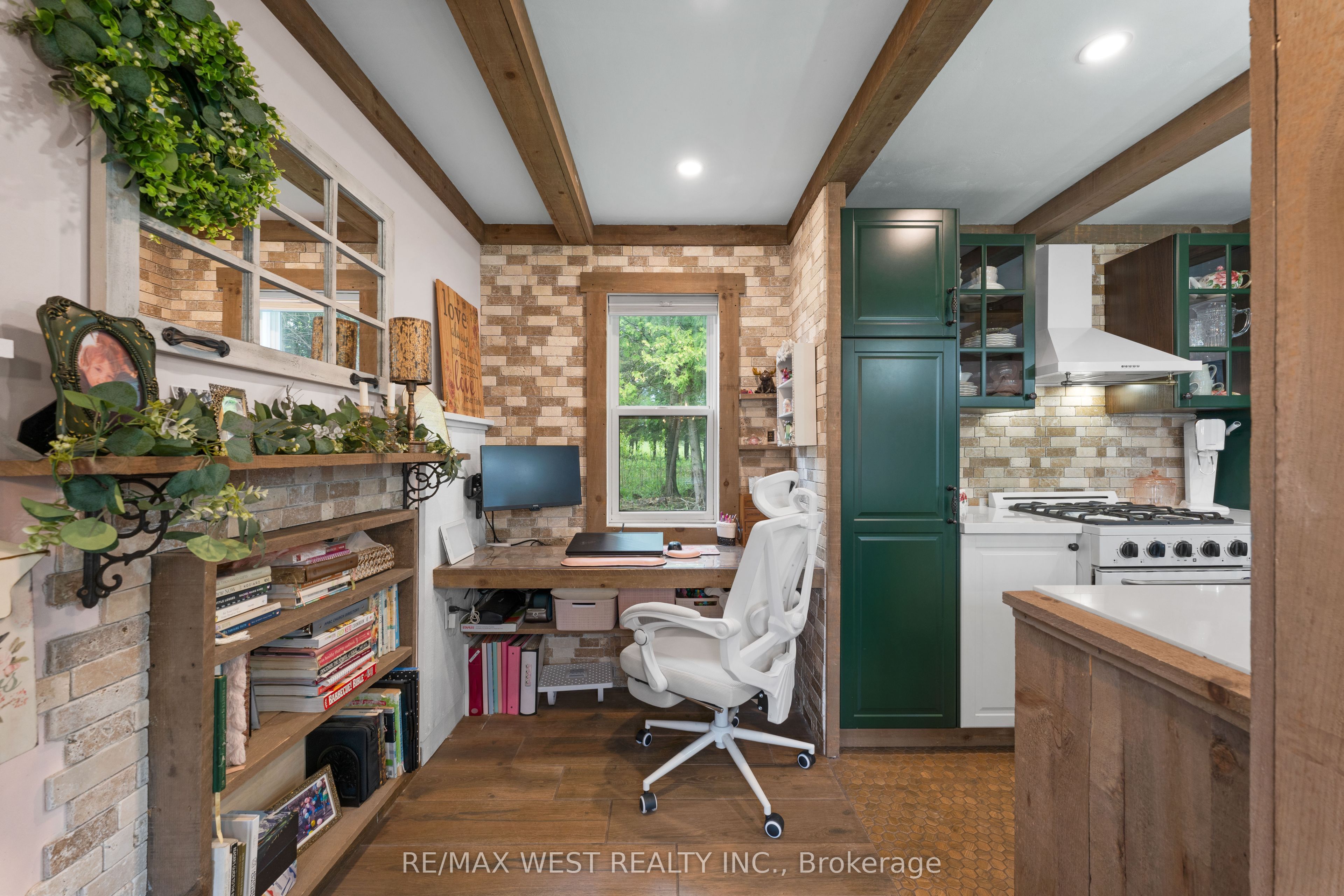 475 Fleetwood Road Property Photo 4