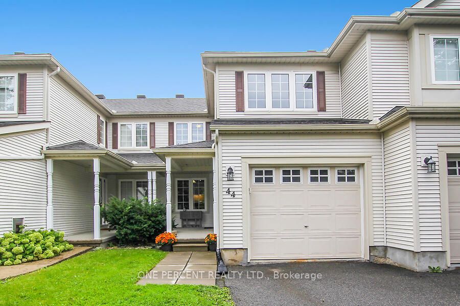 44 Fieldberry Pvt Property Photo