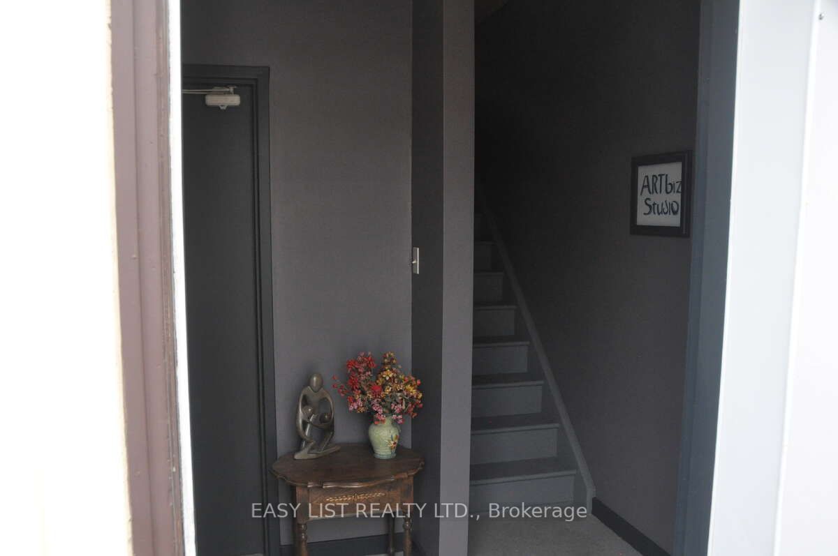 #33 - 5470 Canotek Road Property Photo 2