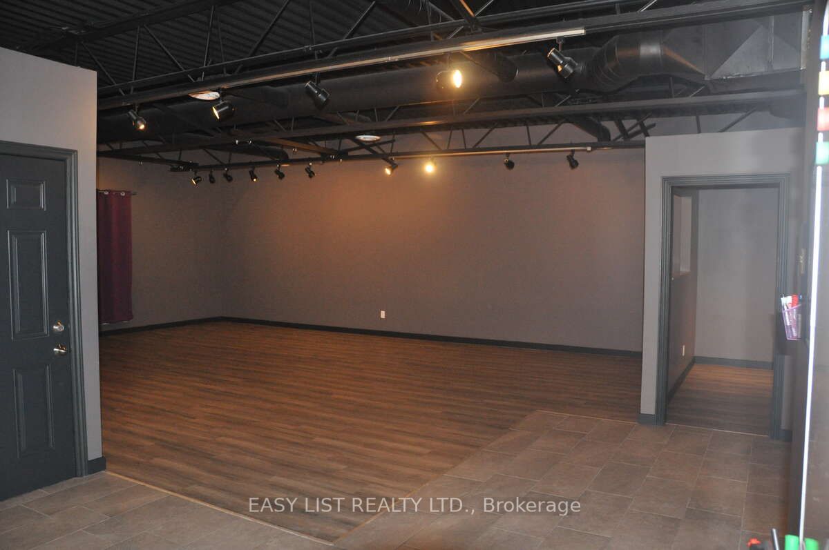 #33 - 5470 Canotek Road Property Photo 4