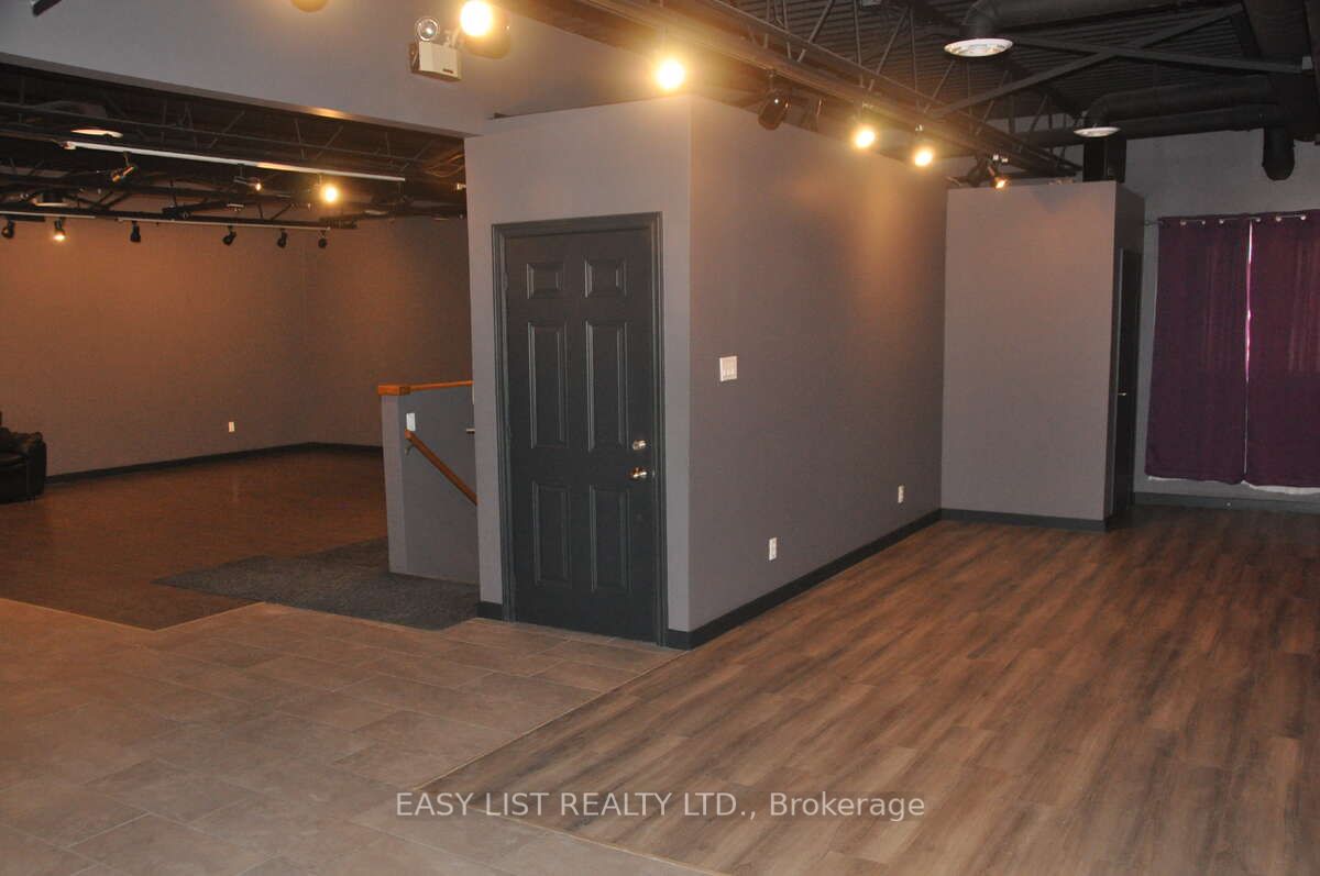 #33 - 5470 Canotek Road Property Photo 5