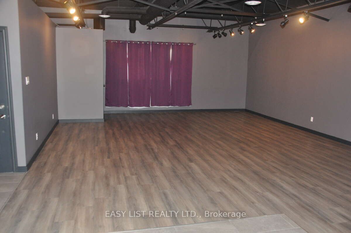#33 - 5470 Canotek Road Property Photo 6