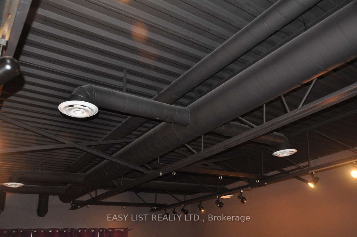 #33 - 5470 Canotek Road Property Photo 7
