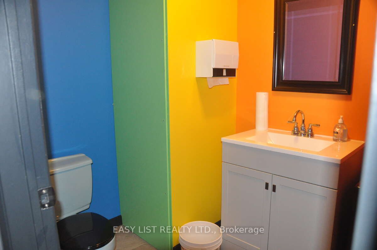 #33 - 5470 Canotek Road Property Photo 8
