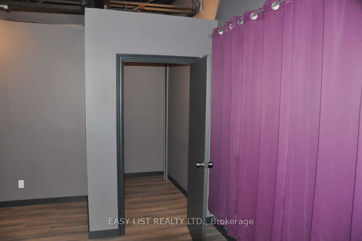 #33 - 5470 Canotek Road Property Photo 9