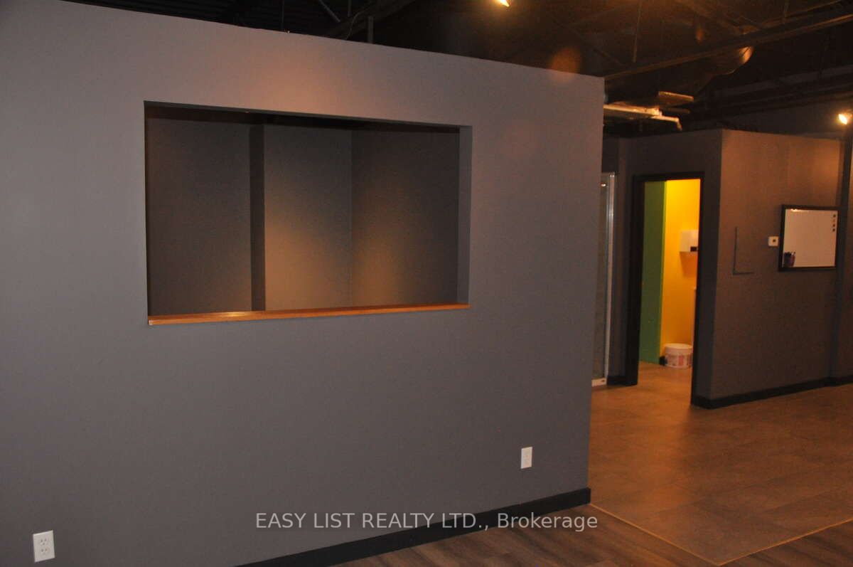 #33 - 5470 Canotek Road Property Photo 11