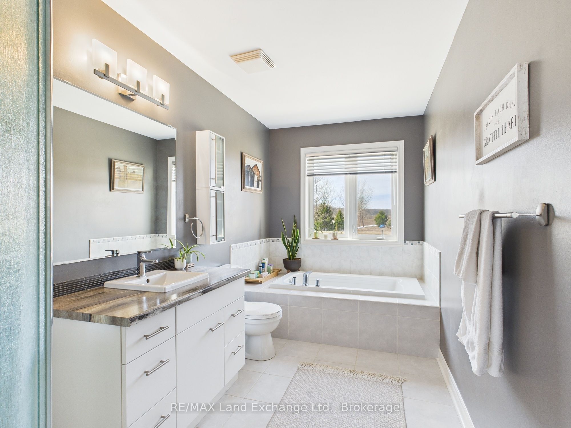 #60 - 529 Stornoway Way Property Photo 13