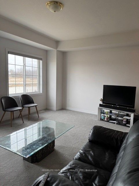 4 Elsegood Drive E Property Photo 2