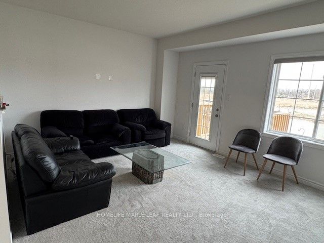 4 Elsegood Drive E Property Photo 3
