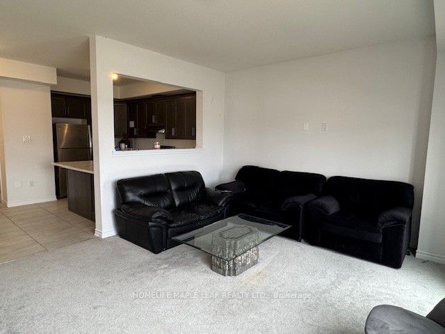 4 Elsegood Drive E Property Photo 4