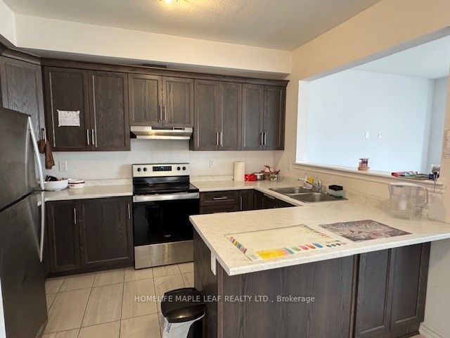4 Elsegood Drive E Property Photo 5