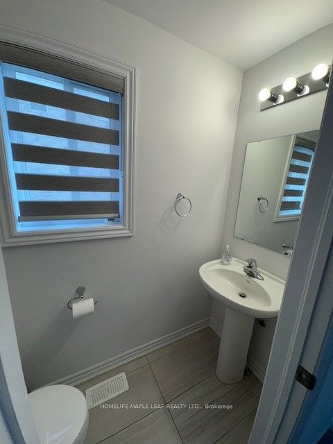 4 Elsegood Drive E Property Photo 9