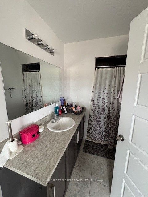 4 Elsegood Drive E Property Photo 12
