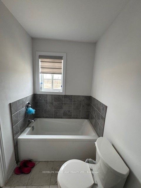 4 Elsegood Drive E Property Photo 14