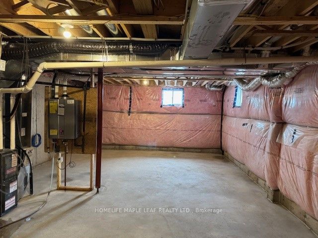 4 Elsegood Drive E Property Photo 16
