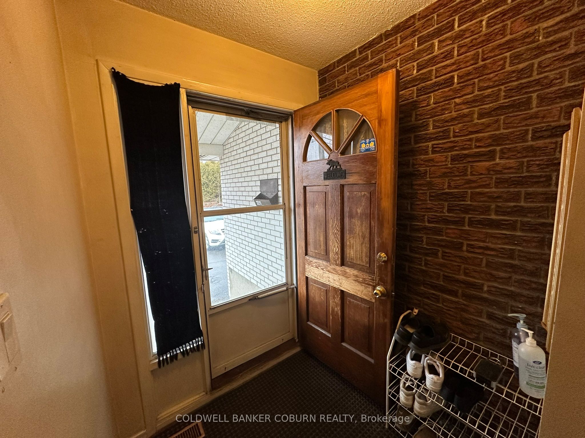 2211 St Laurent Boulevard Property Photo 2