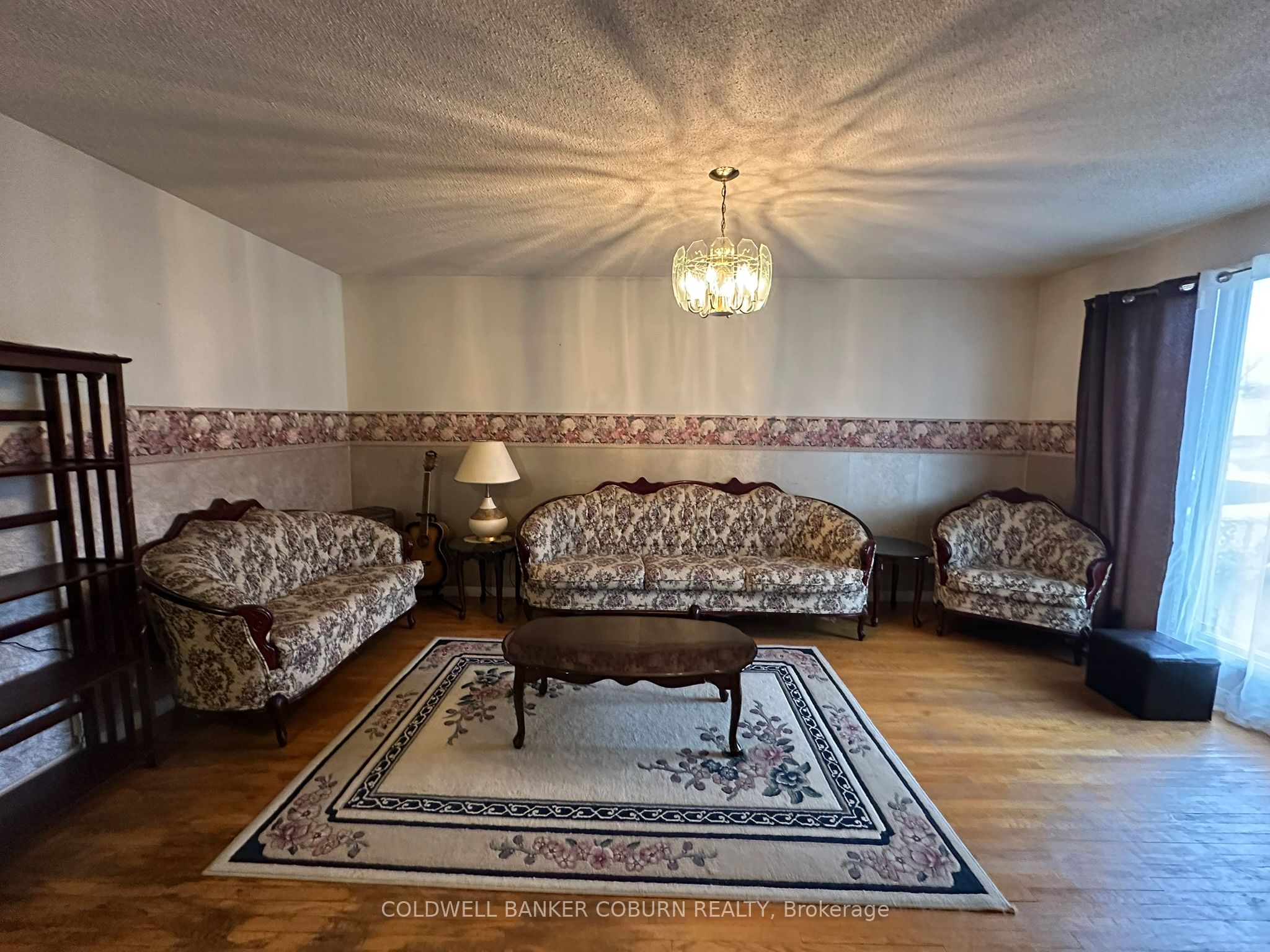 2211 St Laurent Boulevard Property Photo 3
