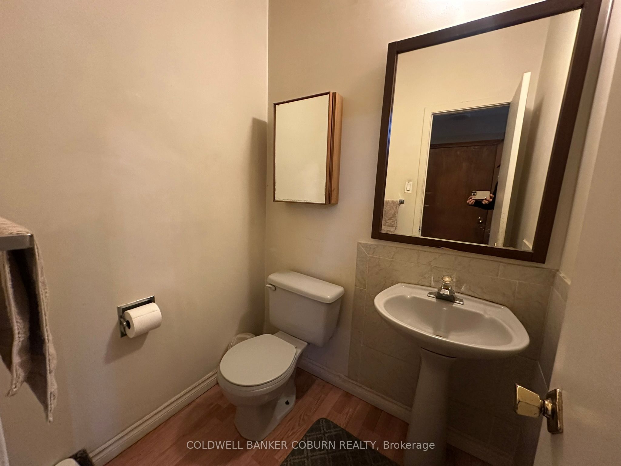 2211 St Laurent Boulevard Property Photo 9