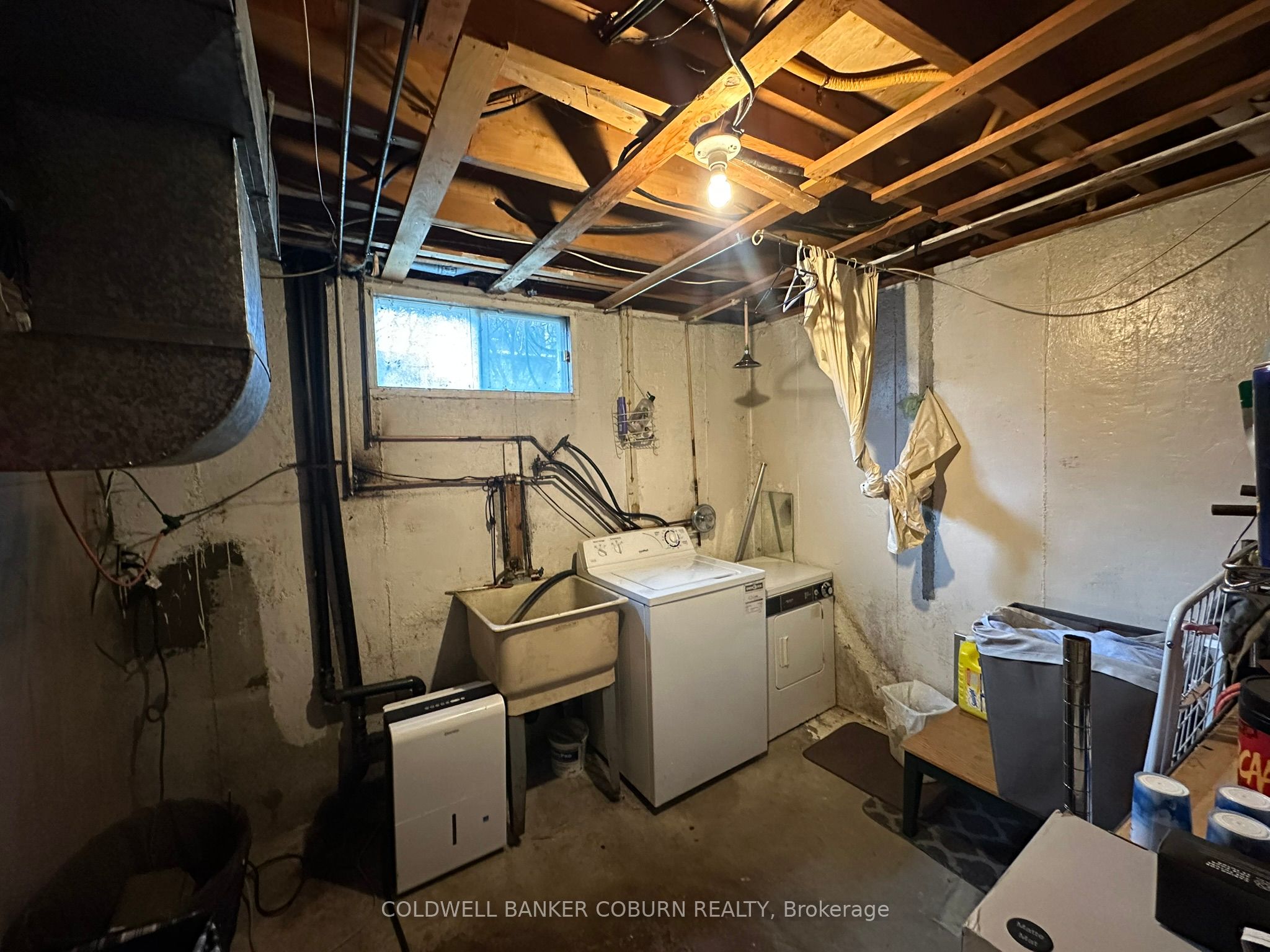 2211 St Laurent Boulevard Property Photo 12