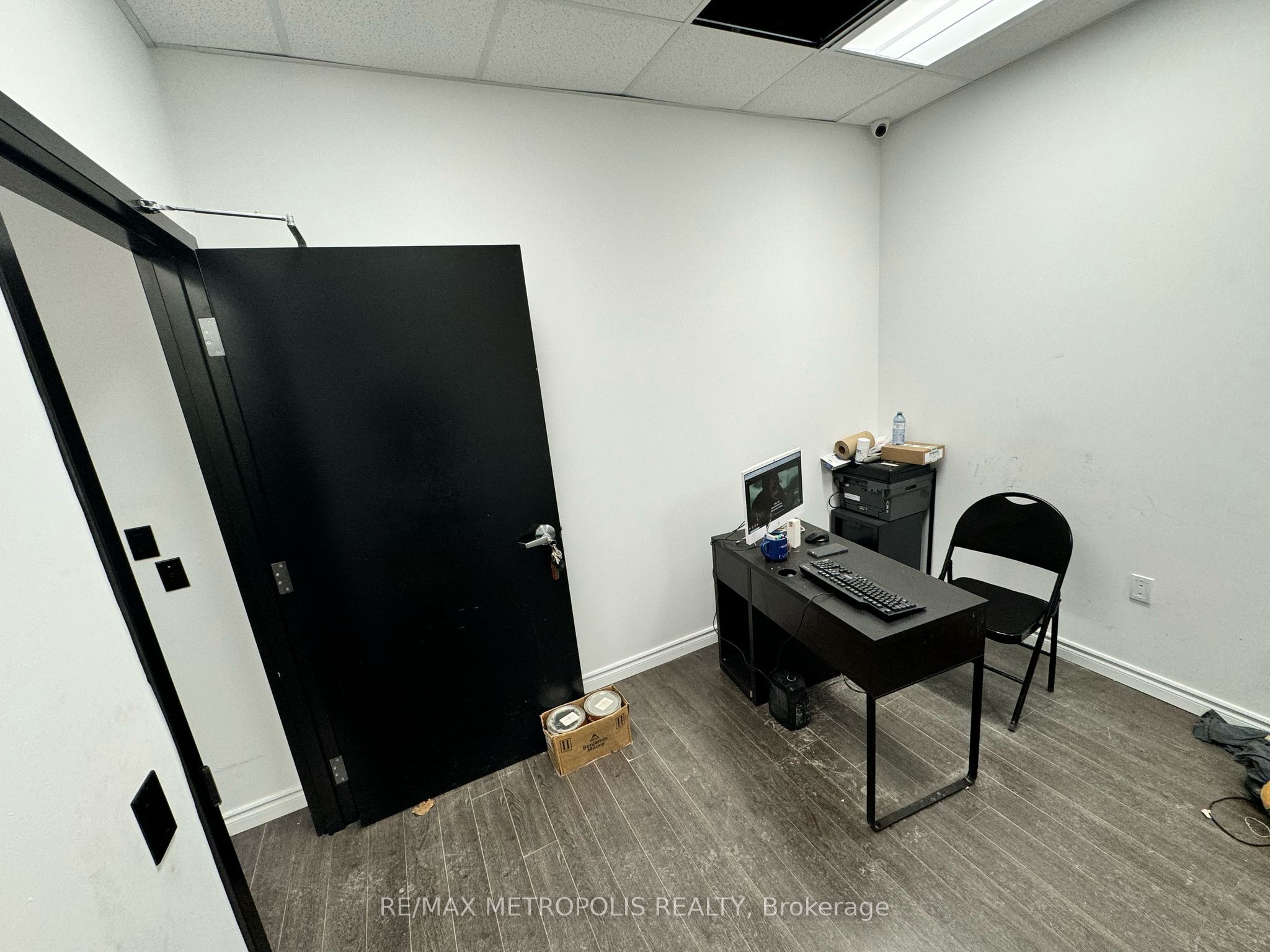#102 - 266 Dundas Street Property Photo 5