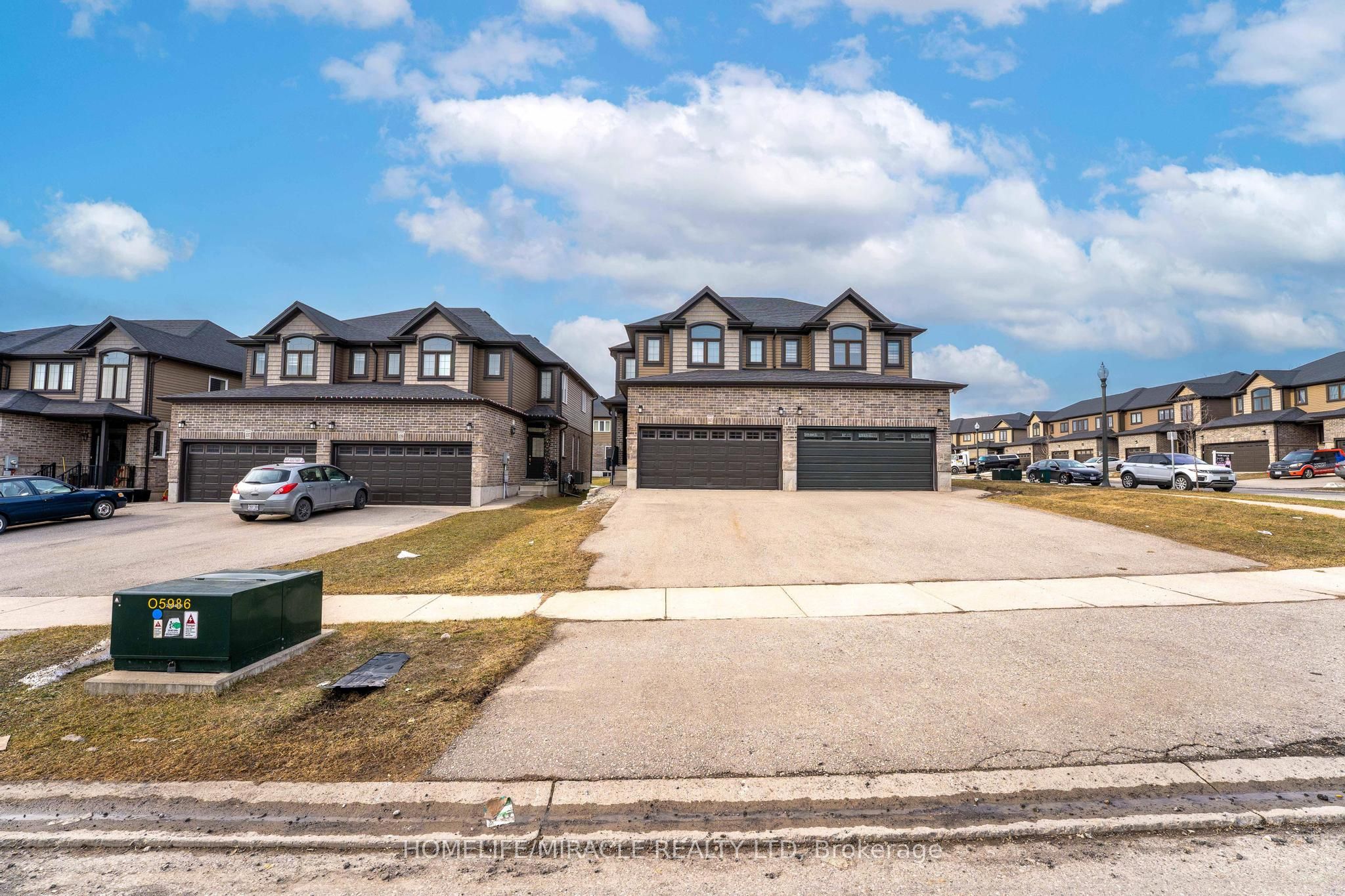 143 Links Crescent Property Photo 1