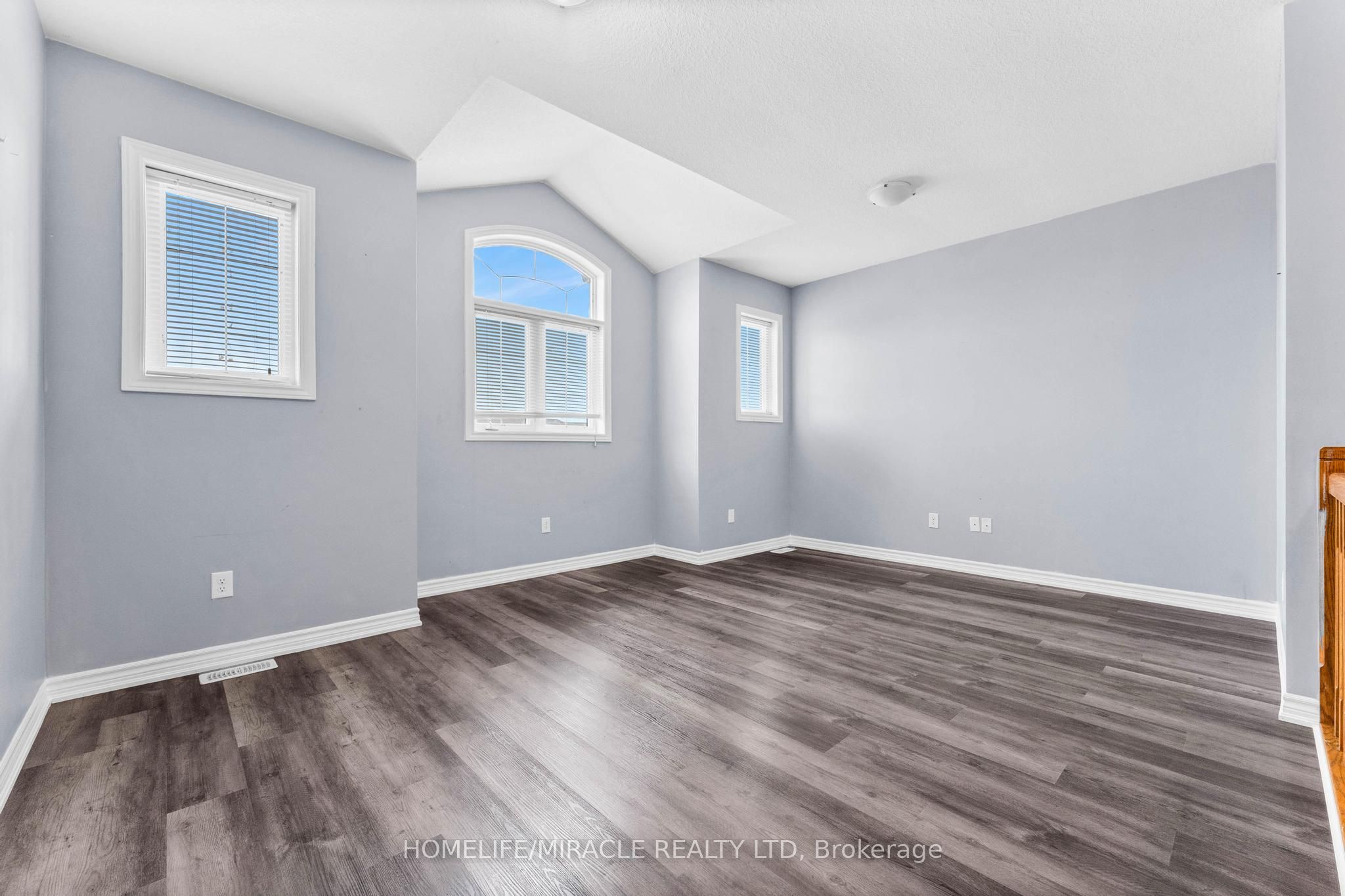 143 Links Crescent Property Photo 18
