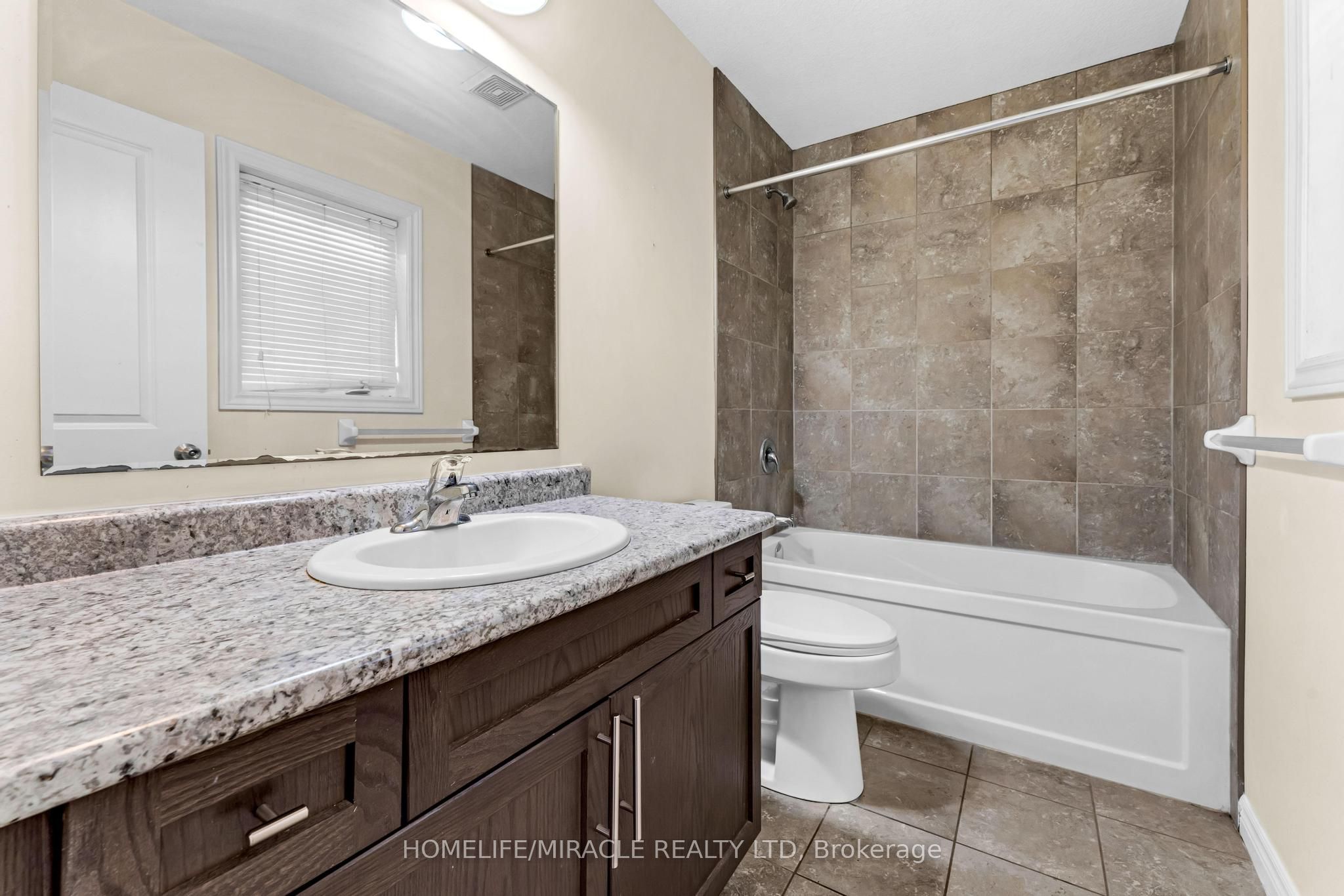 143 Links Crescent Property Photo 23