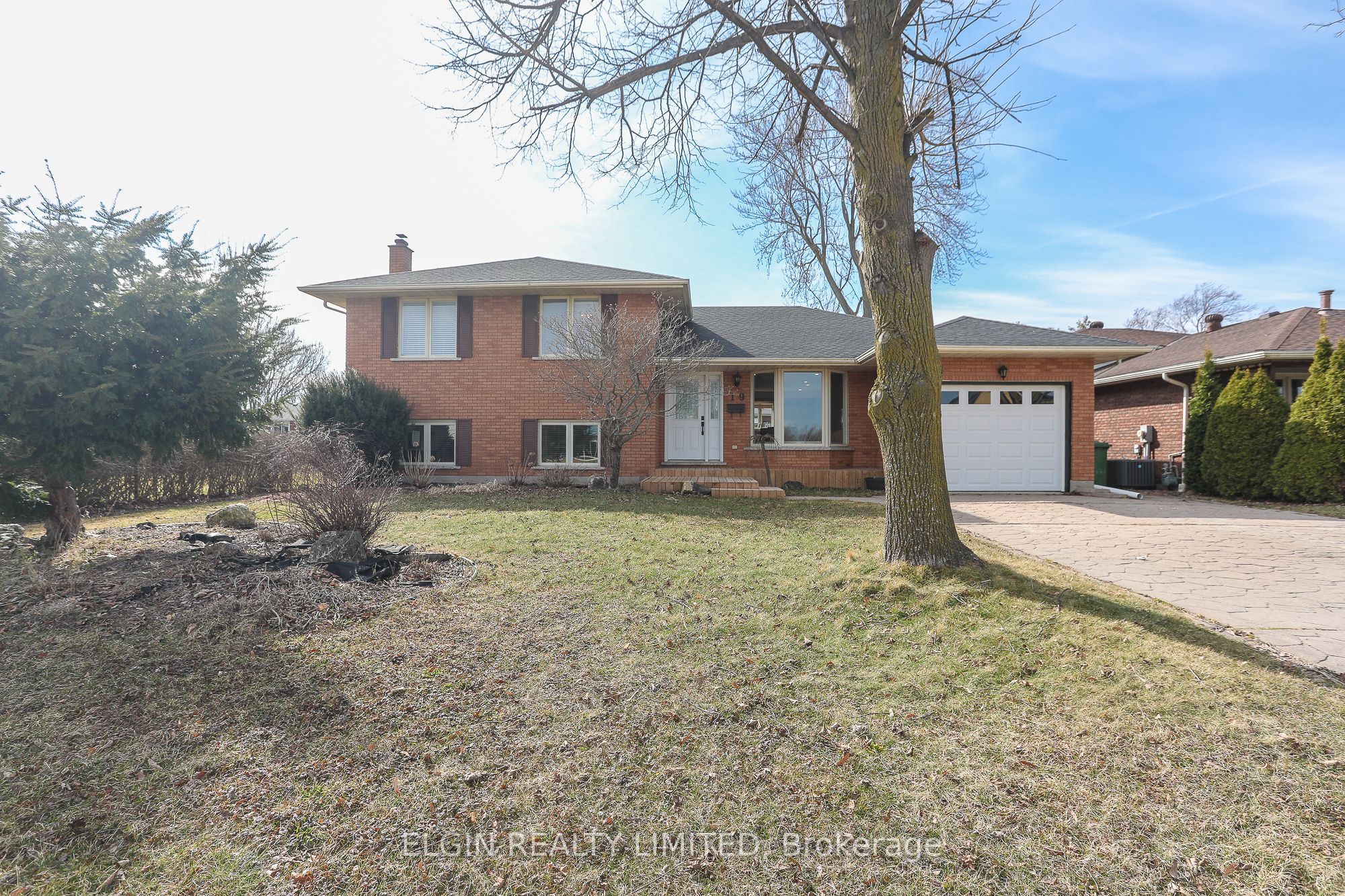 Elgin County Real Estate Listings Main Image