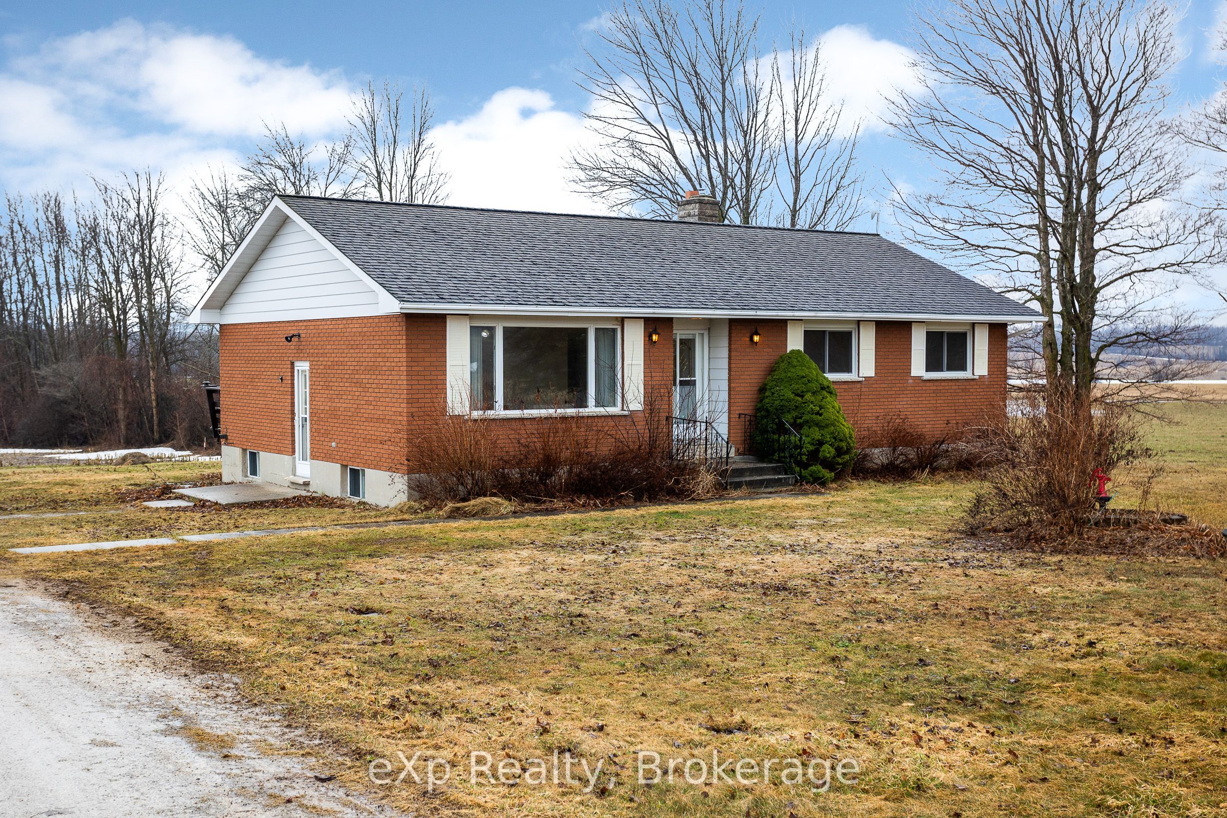 439607 Sydenham-lakeshore Drive Property Photo 2