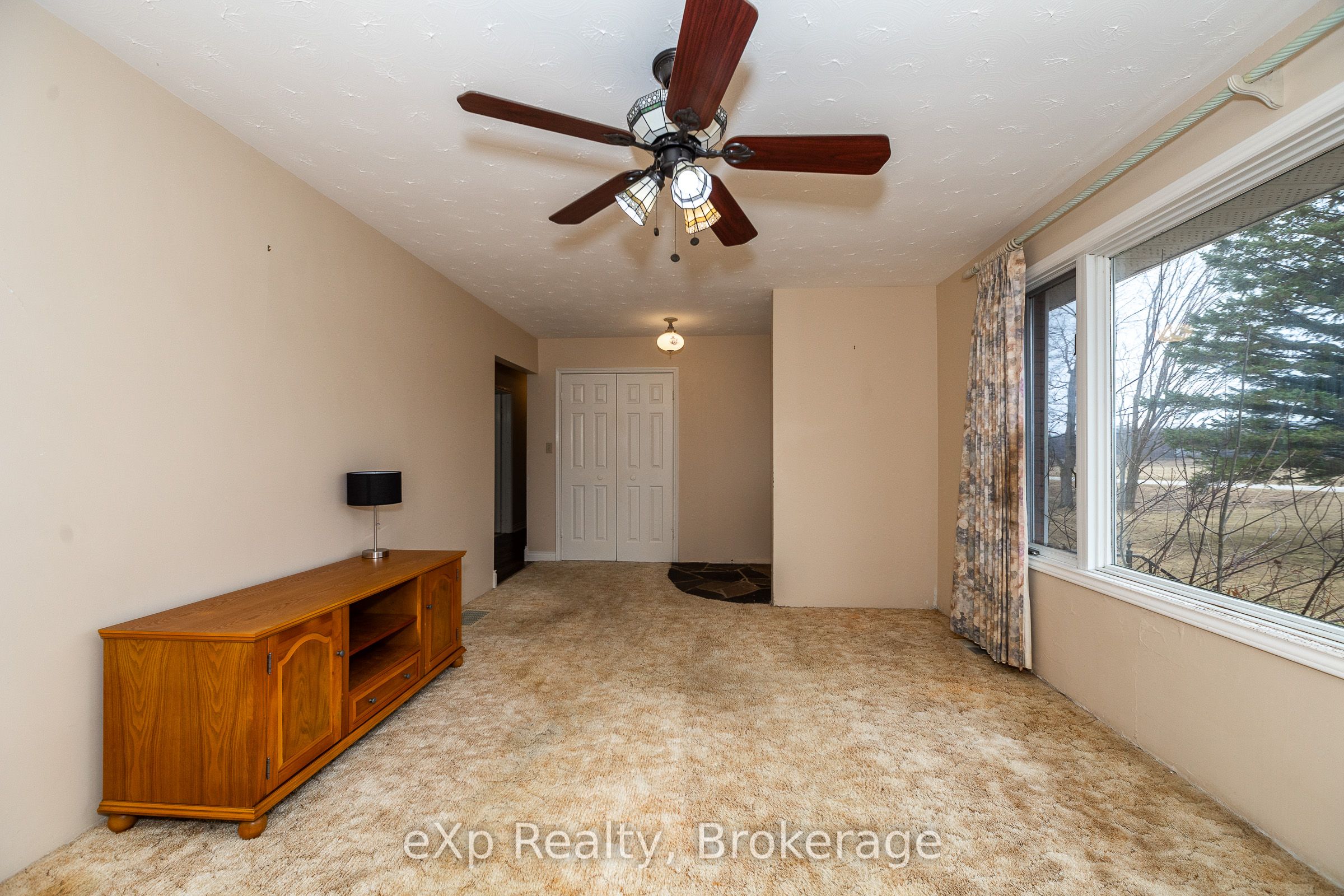439607 Sydenham-lakeshore Drive Property Photo 5